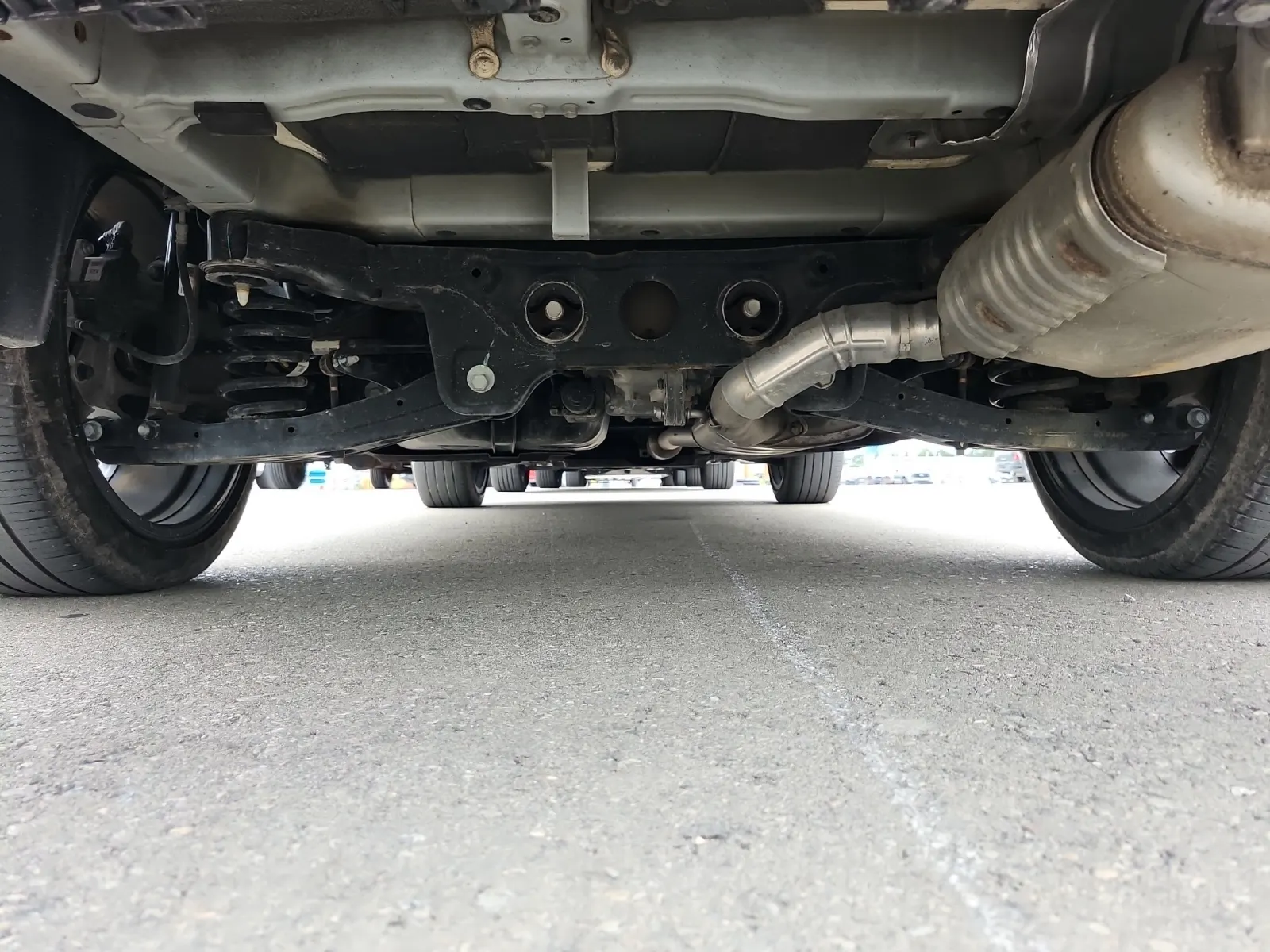 Undercarriage - Rear Photo