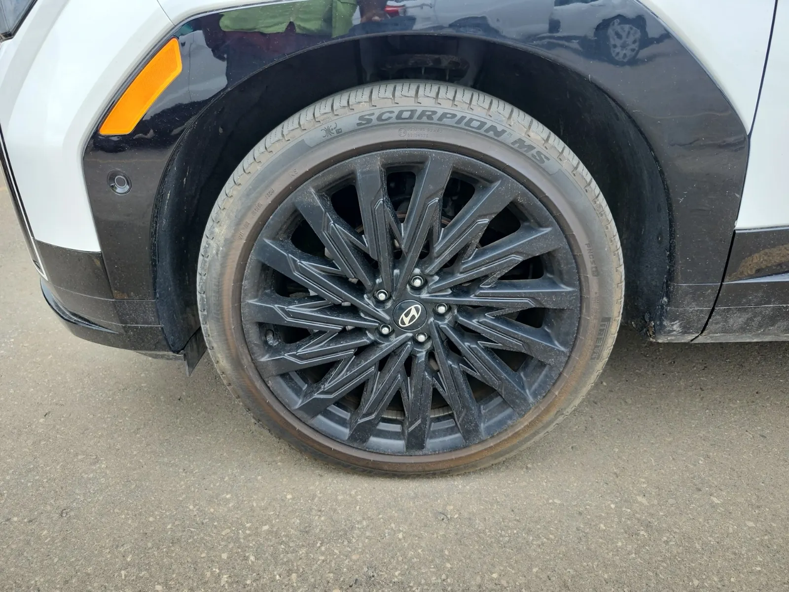 Front driver wheel/tire photo