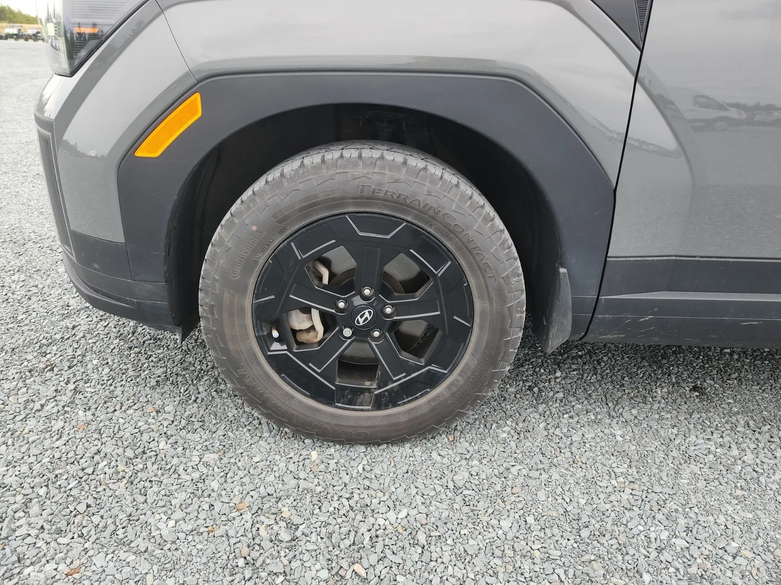 Front driver wheel/tire photo
