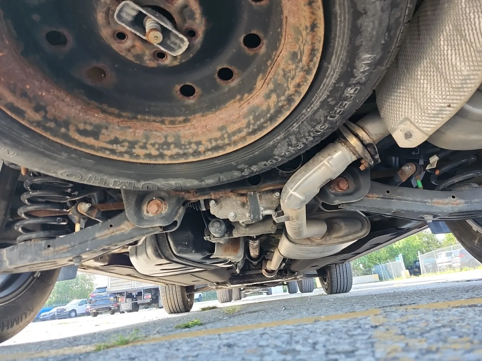 Undercarriage - Rear Photo