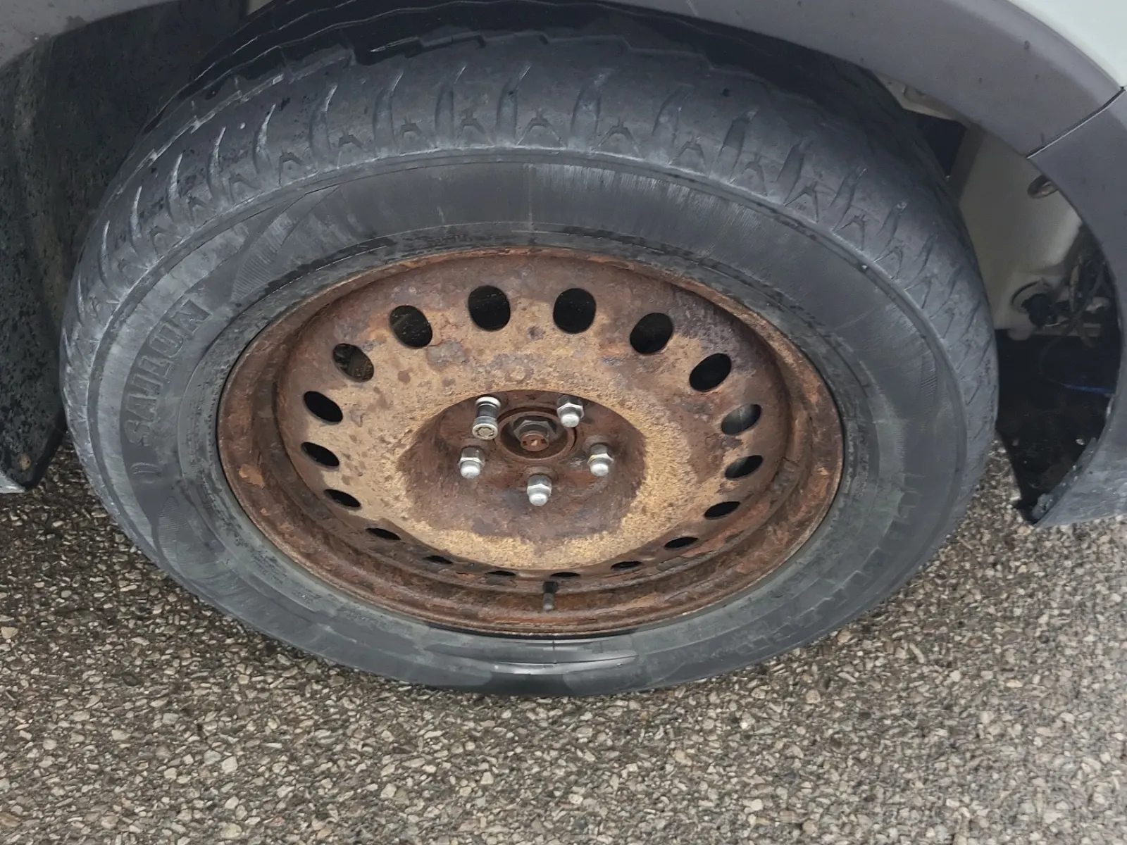 Right Front Wheel/Tire Photo