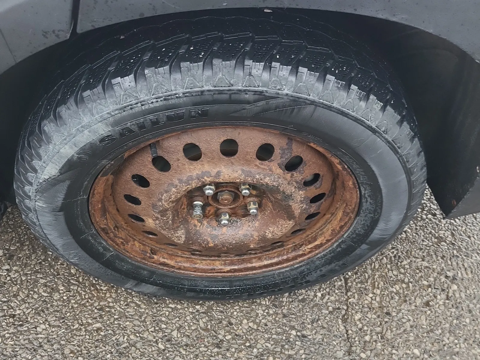 Left Rear Wheel/Tire Photo