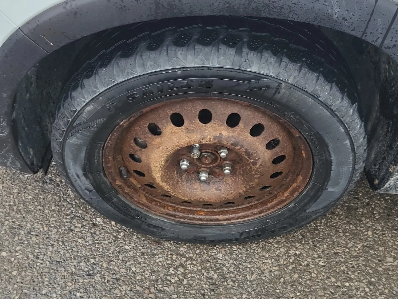 Front driver wheel/tire photo