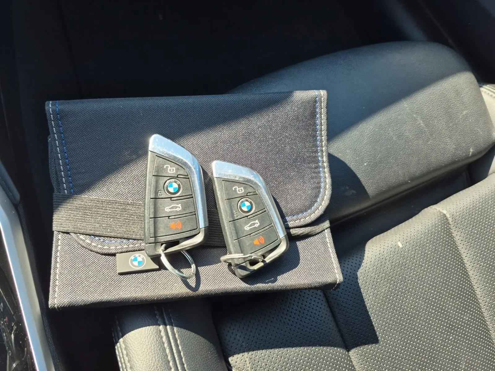 Keys/Fobs/Manual Photo