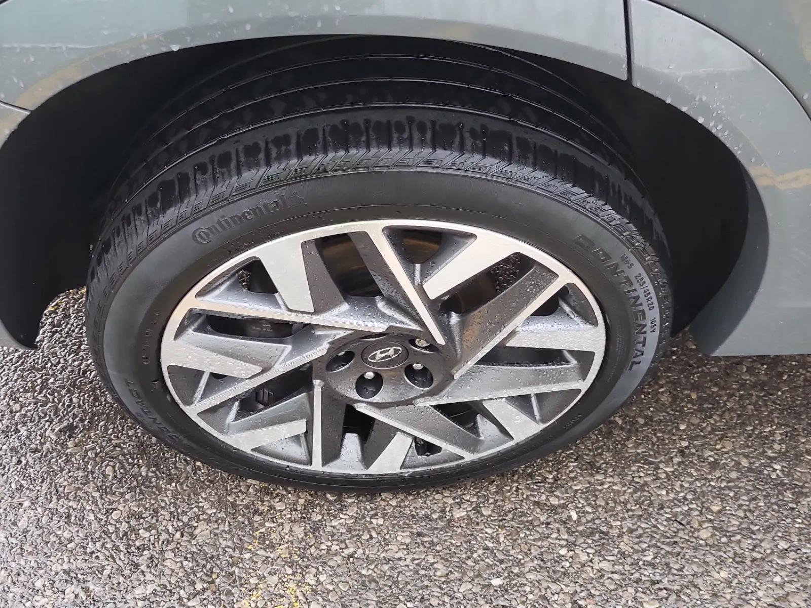 Right Rear Wheel/Tire Photo
