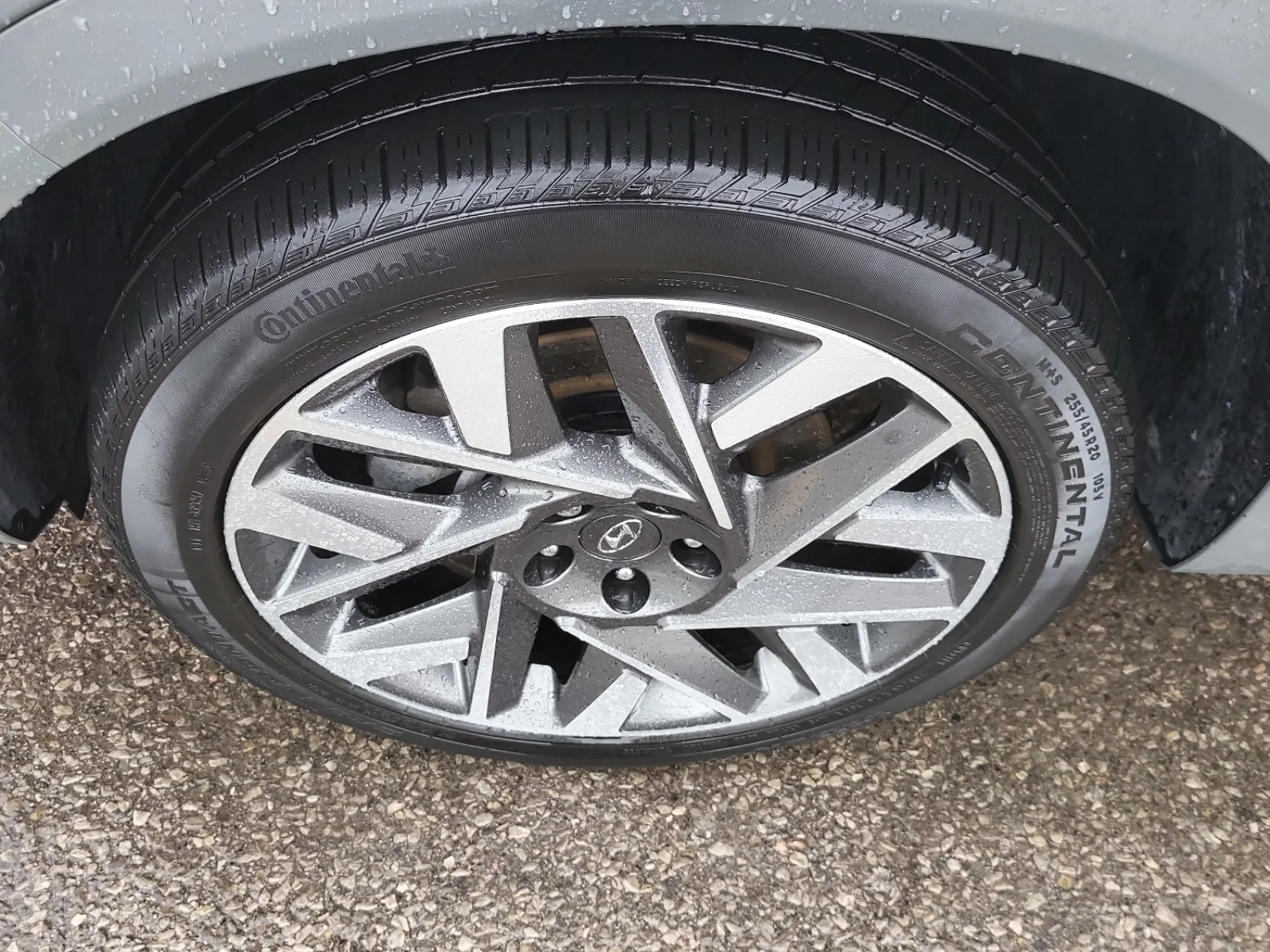 Front driver wheel/tire photo