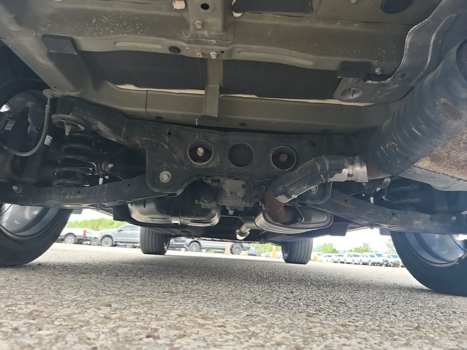 Undercarriage - Rear Photo