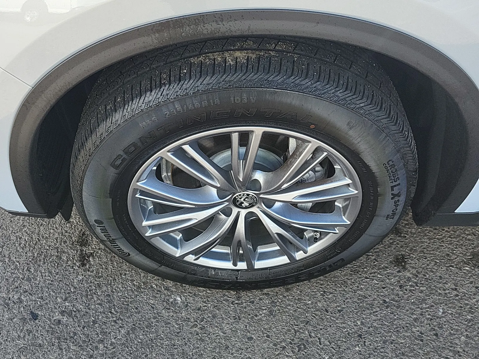 Front driver wheel/tire photo