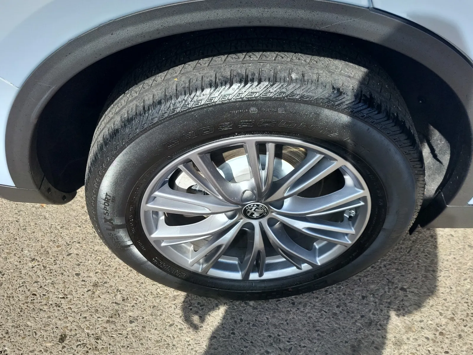 Right Rear Wheel/Tire Photo