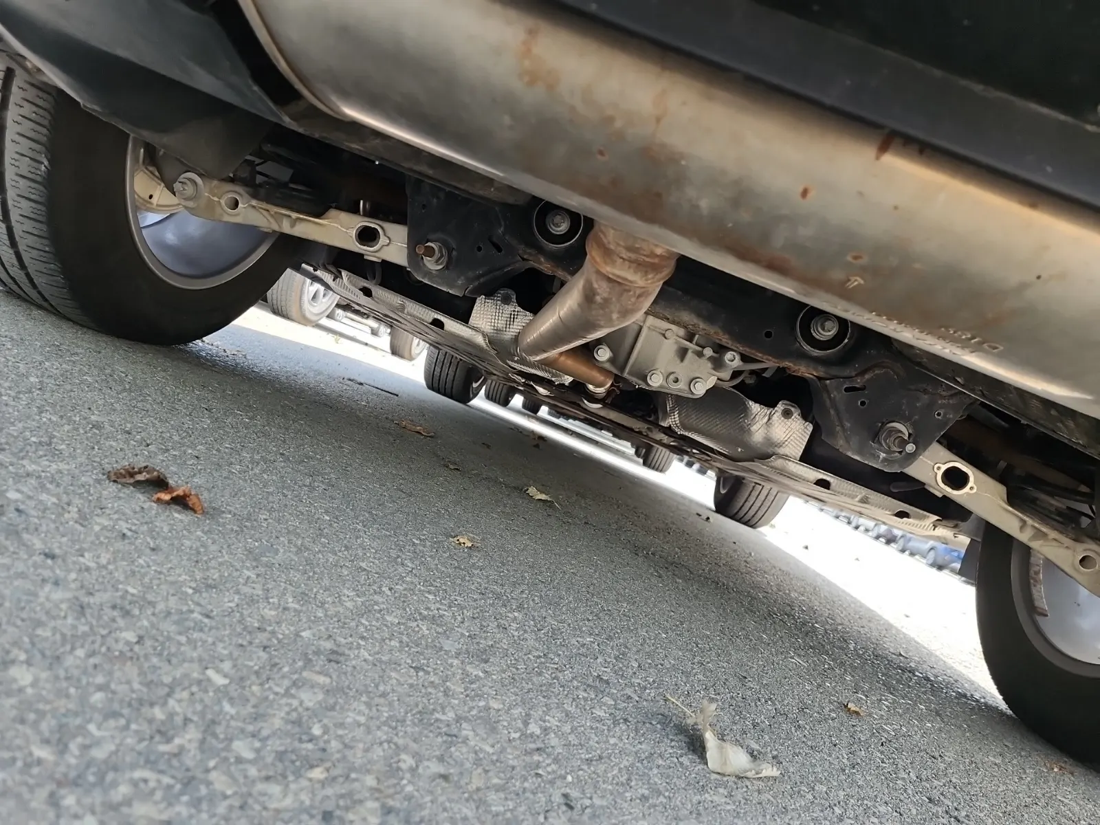 Undercarriage - Rear Photo