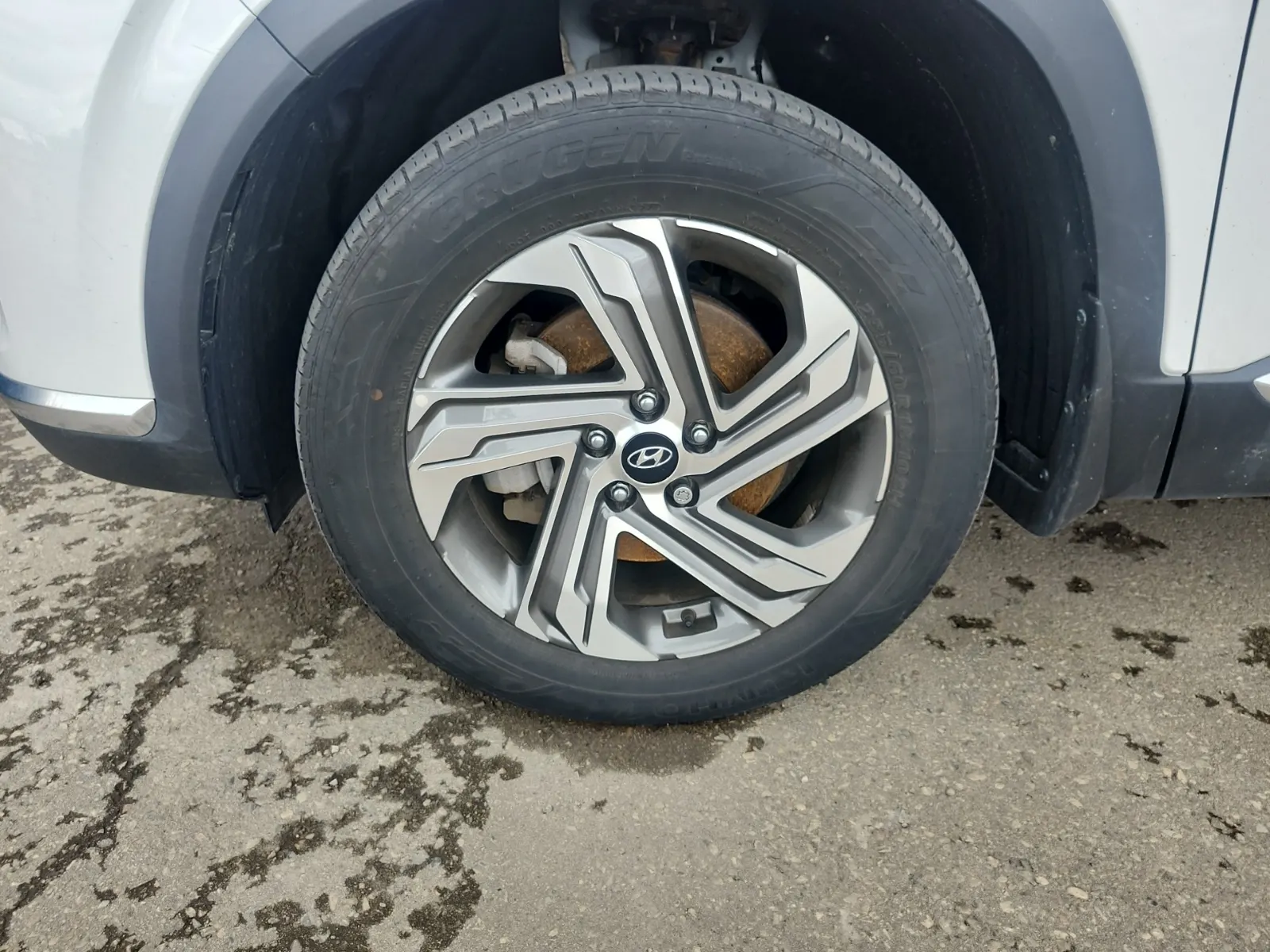 Front driver wheel/tire photo