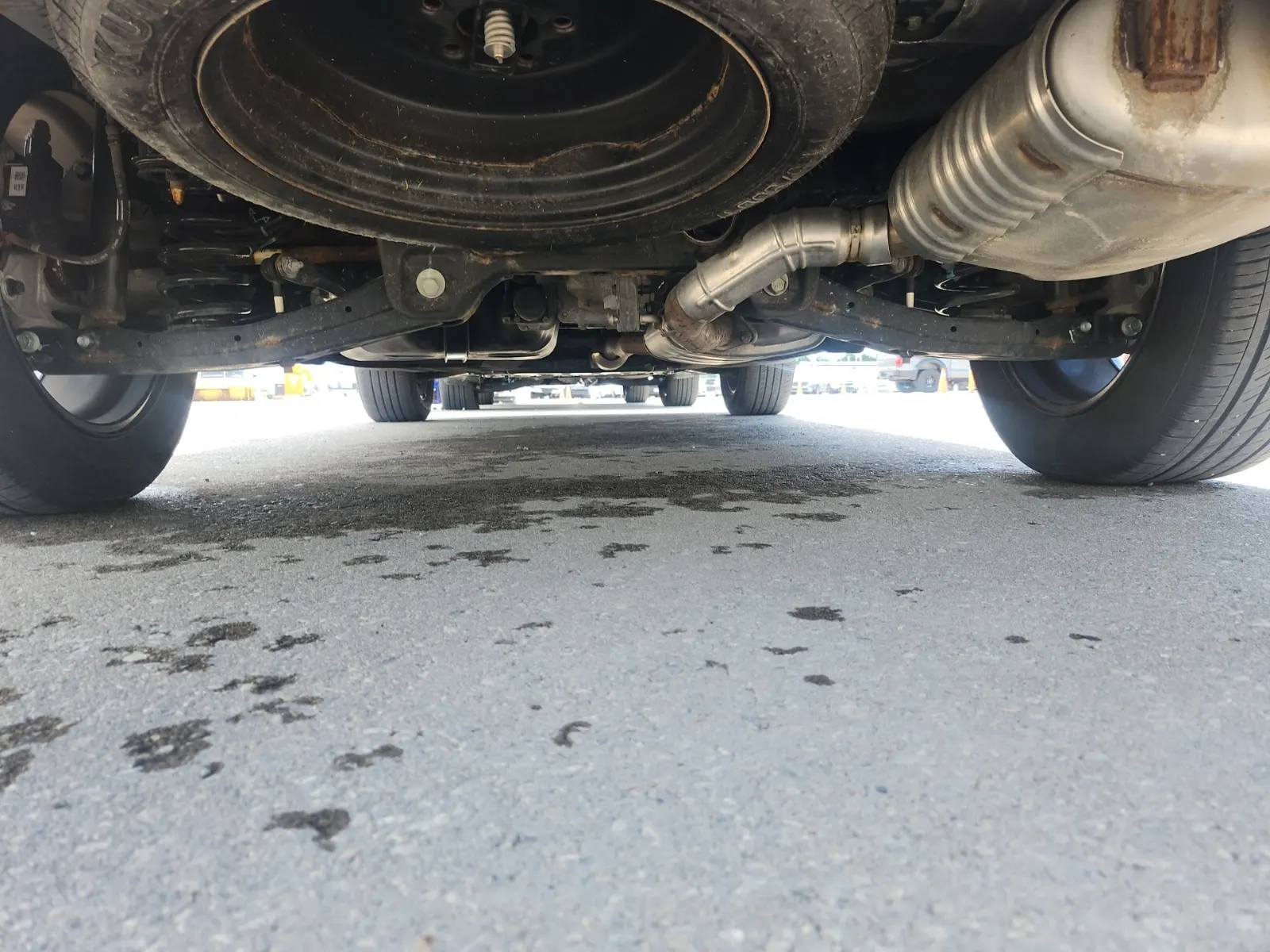 Undercarriage - Rear Photo