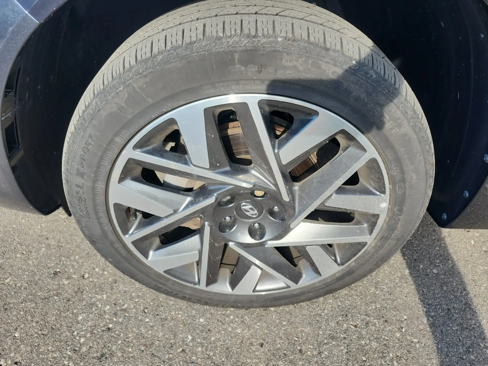 Front driver wheel/tire photo