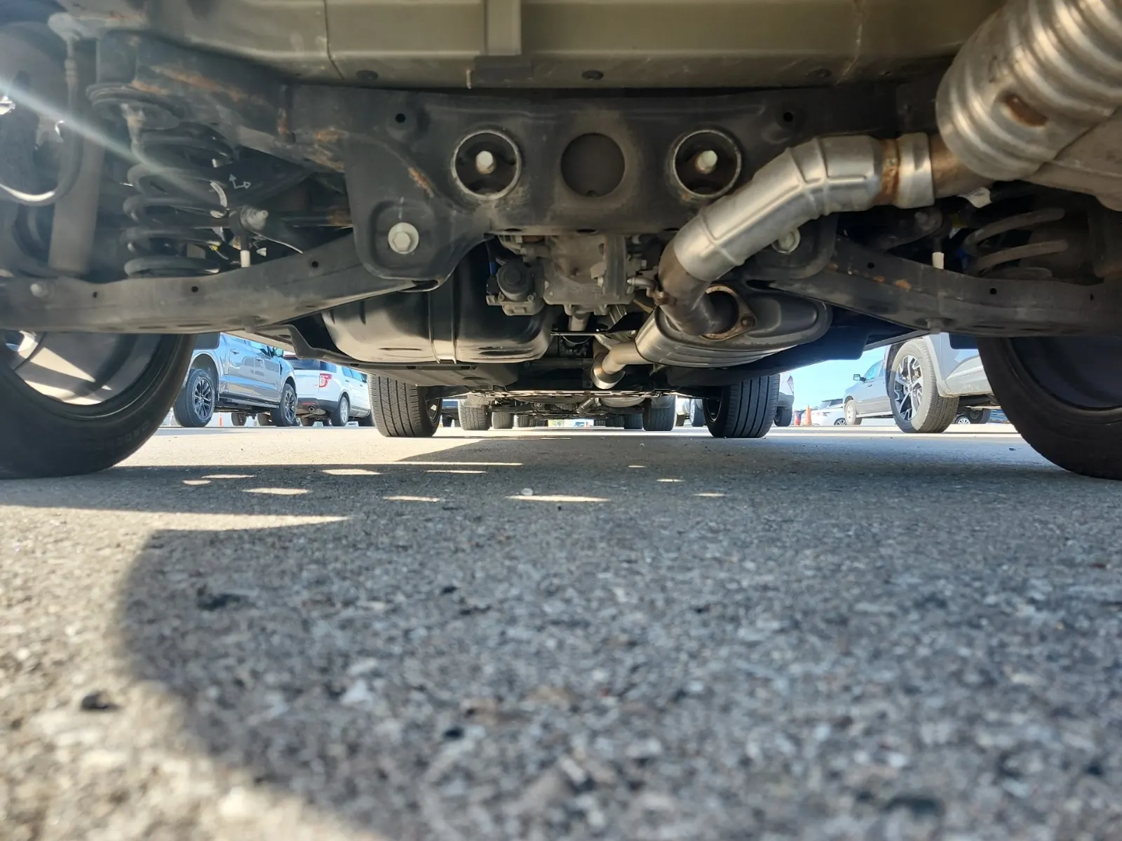 Undercarriage - Rear Photo