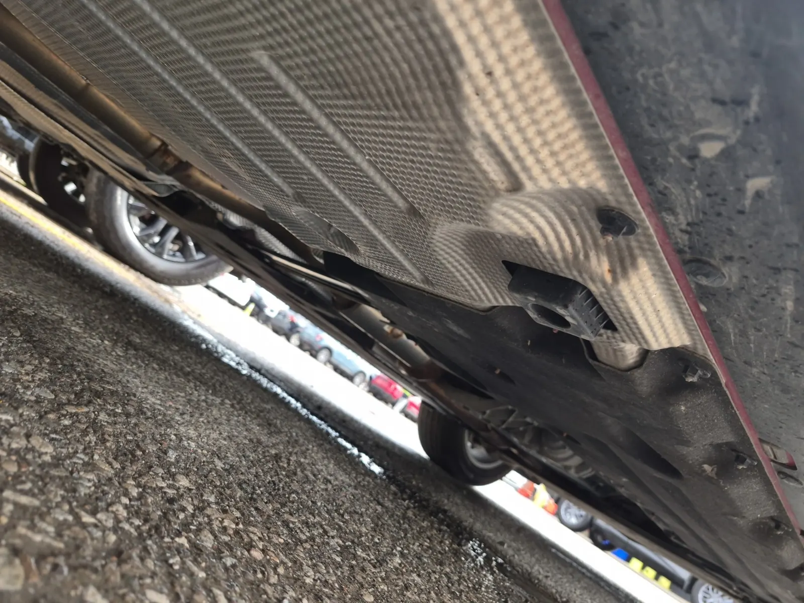 Undercarriage - Passenger Photo