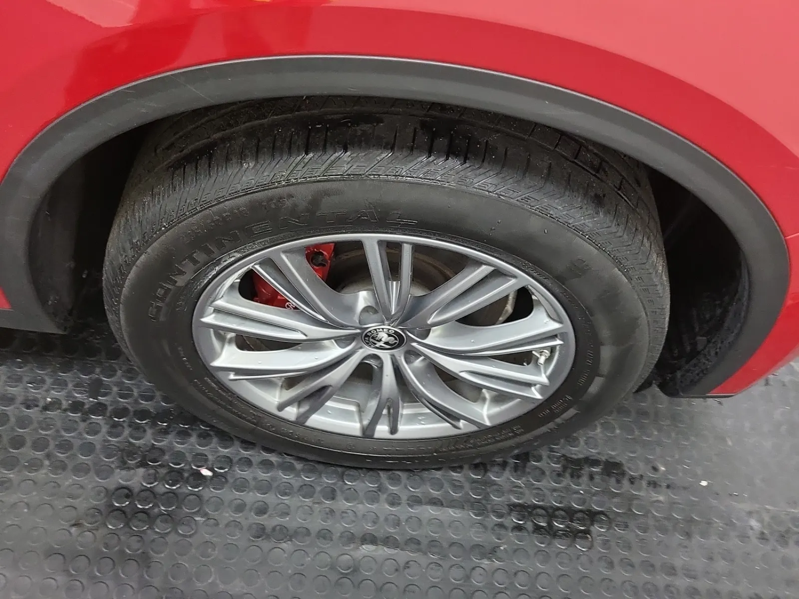 Right Front Wheel/Tire Photo