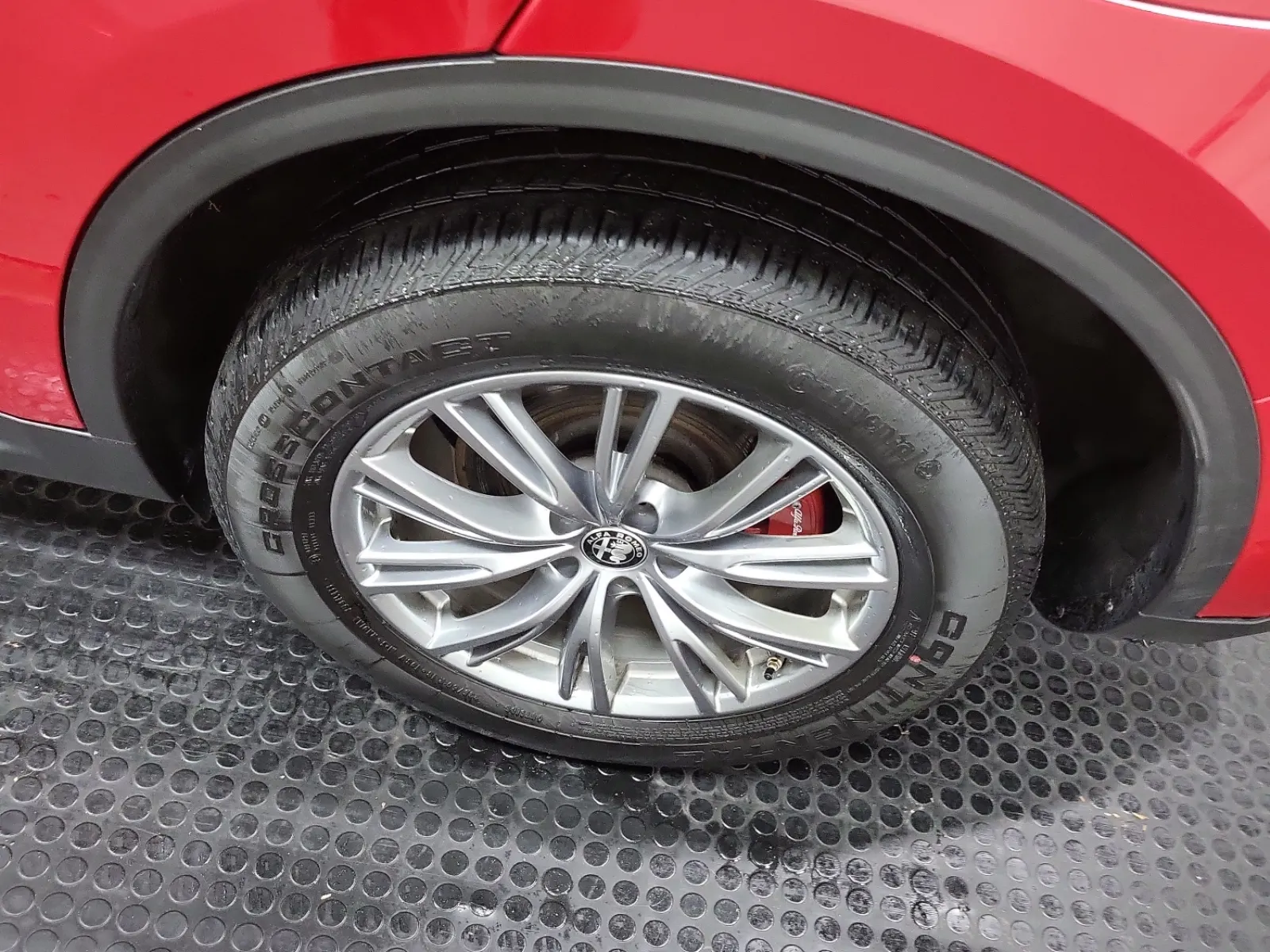 Left Rear Wheel/Tire Photo