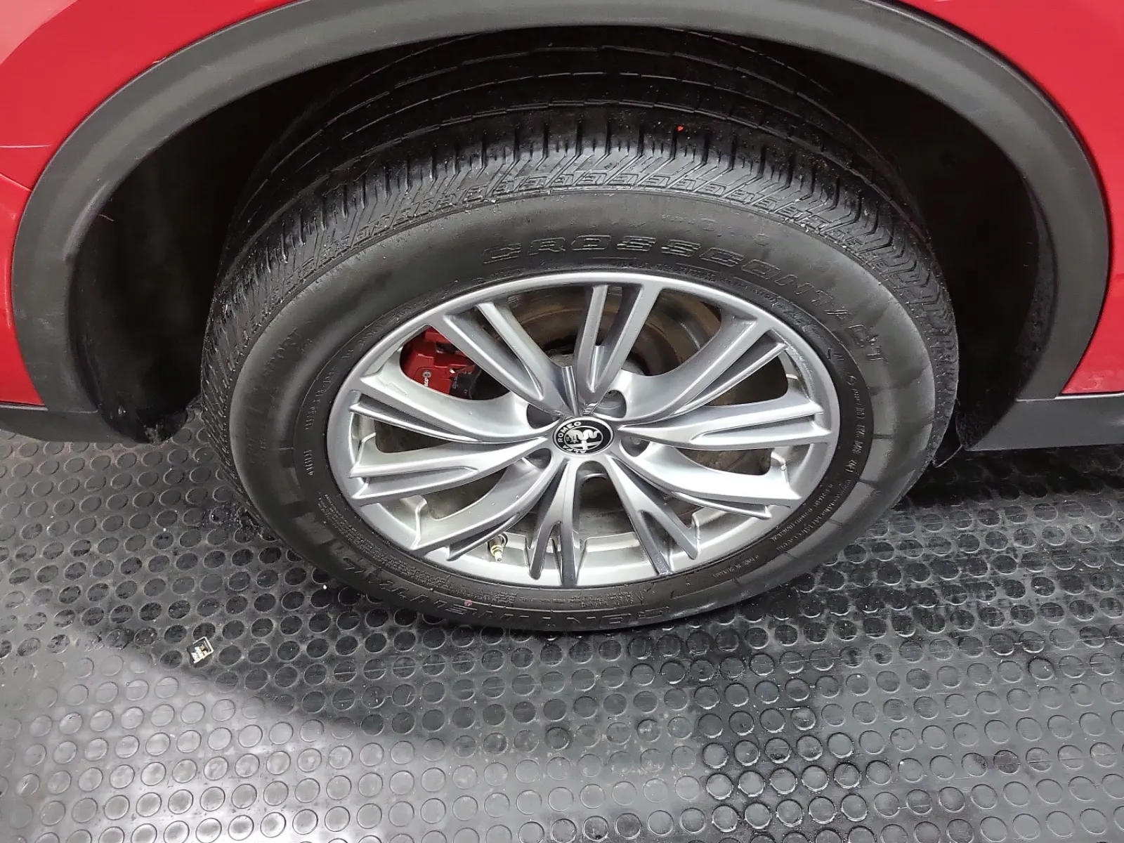Right Rear Wheel/Tire Photo