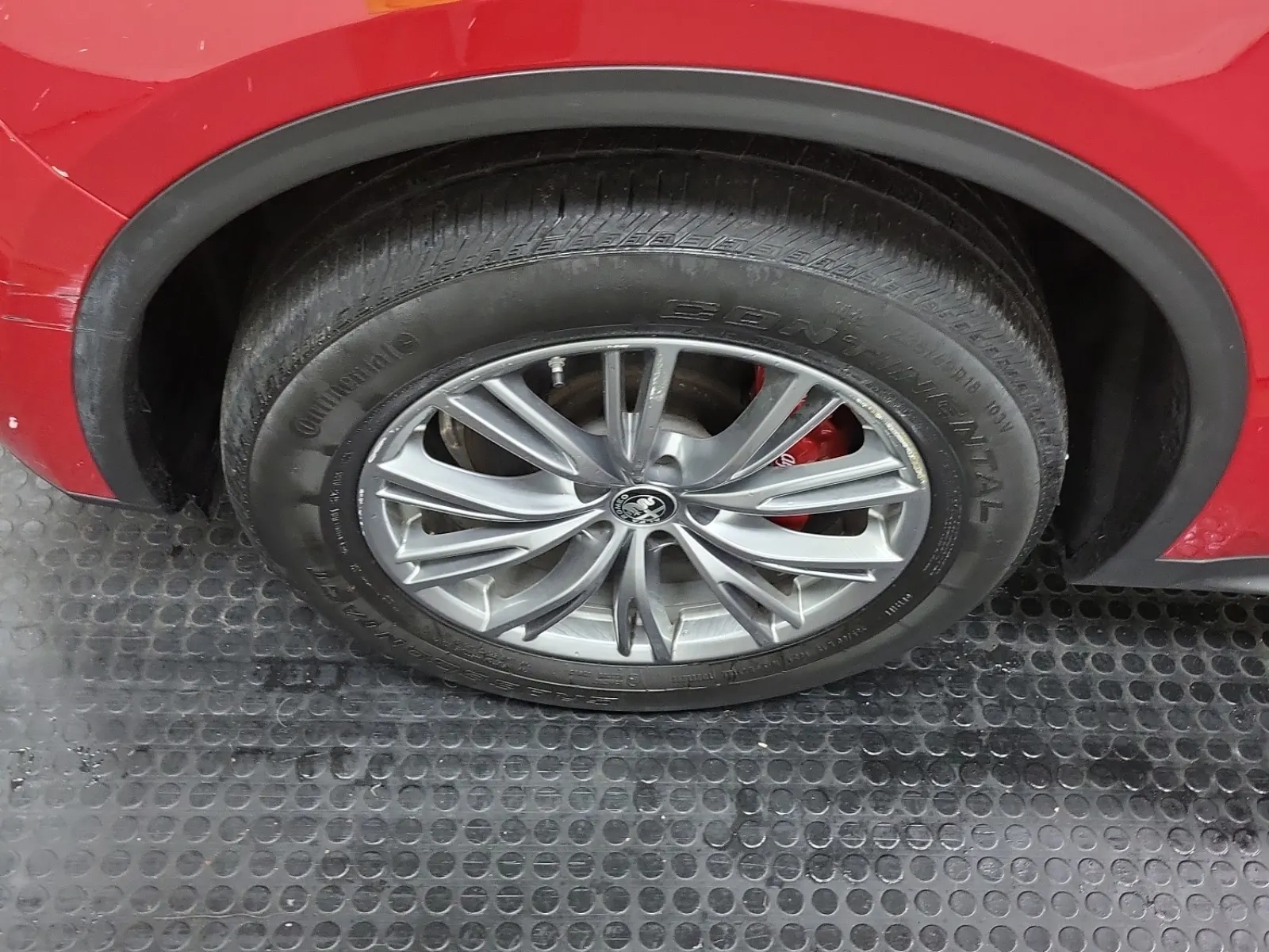 Front driver wheel/tire photo