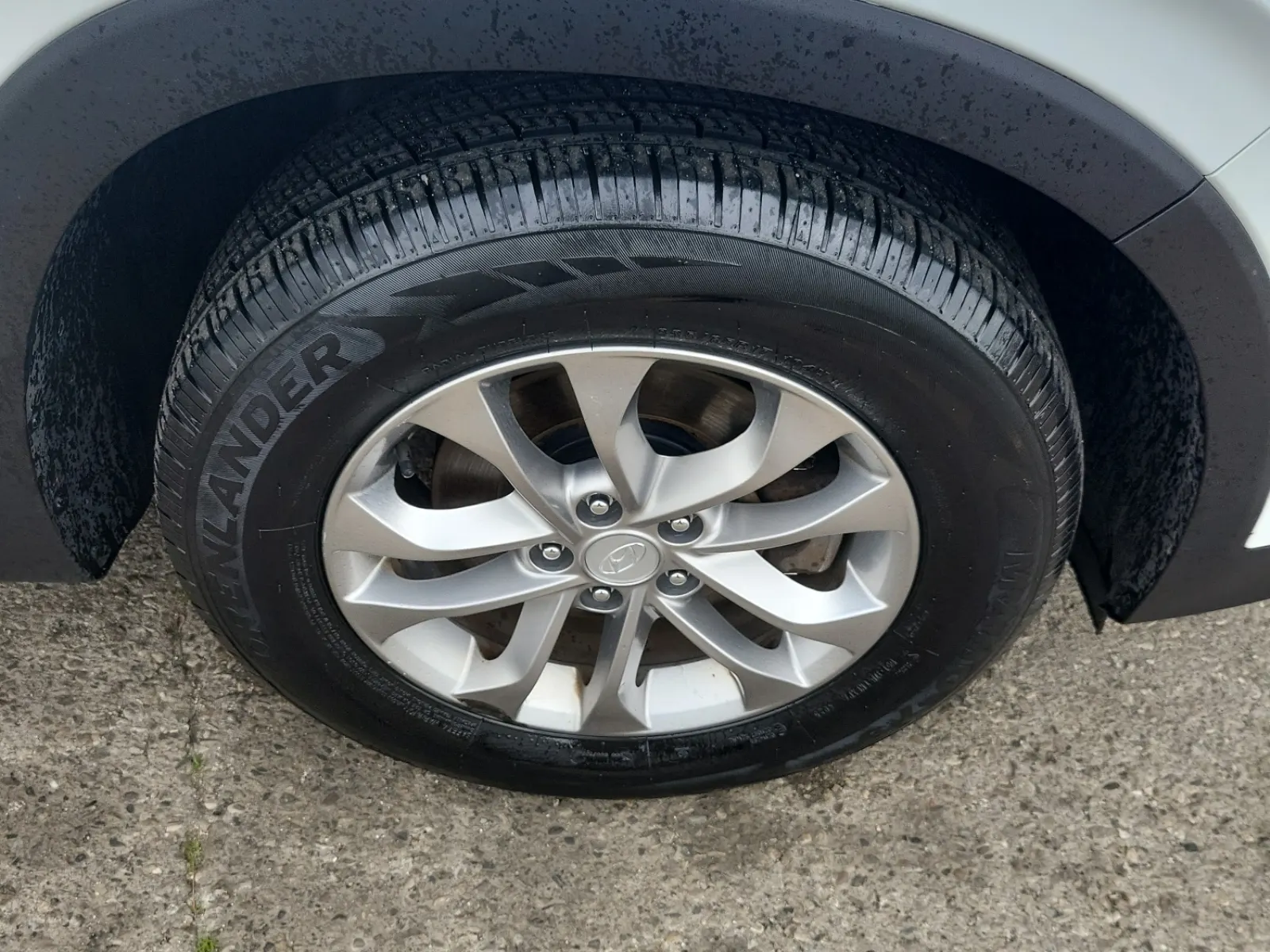 Right Front Wheel/Tire Photo