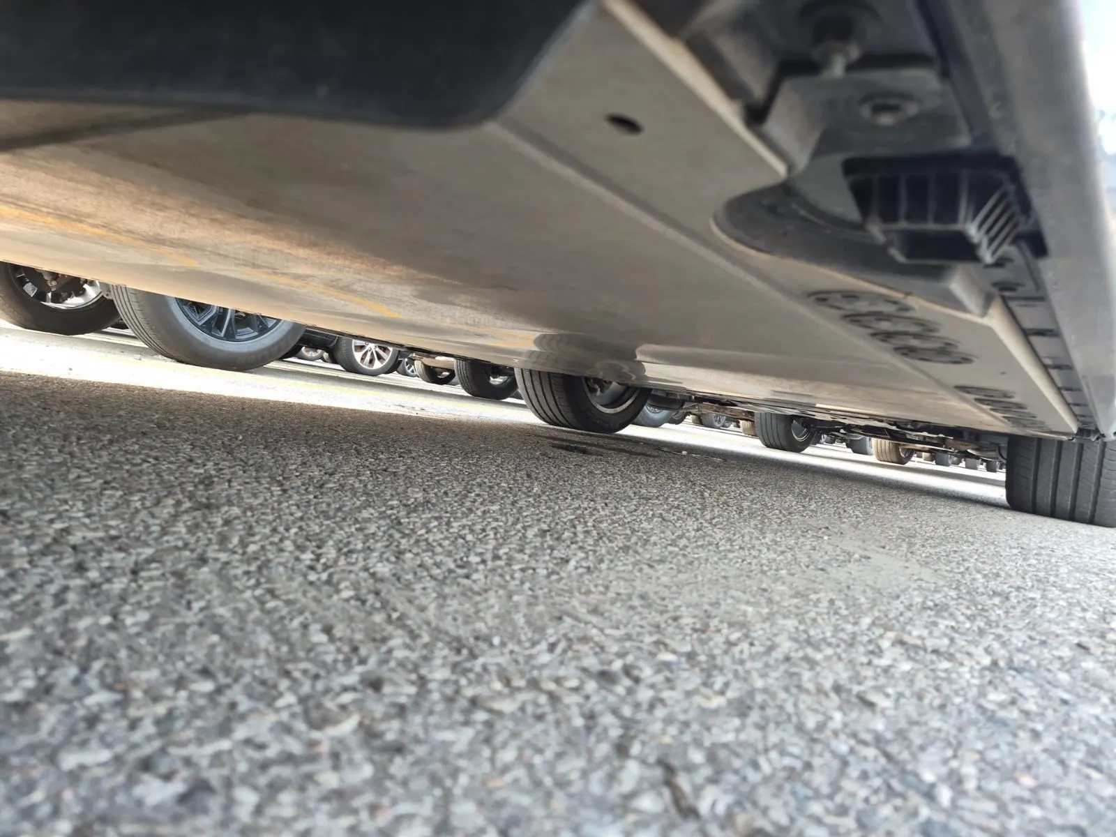 Undercarriage - Passenger Photo