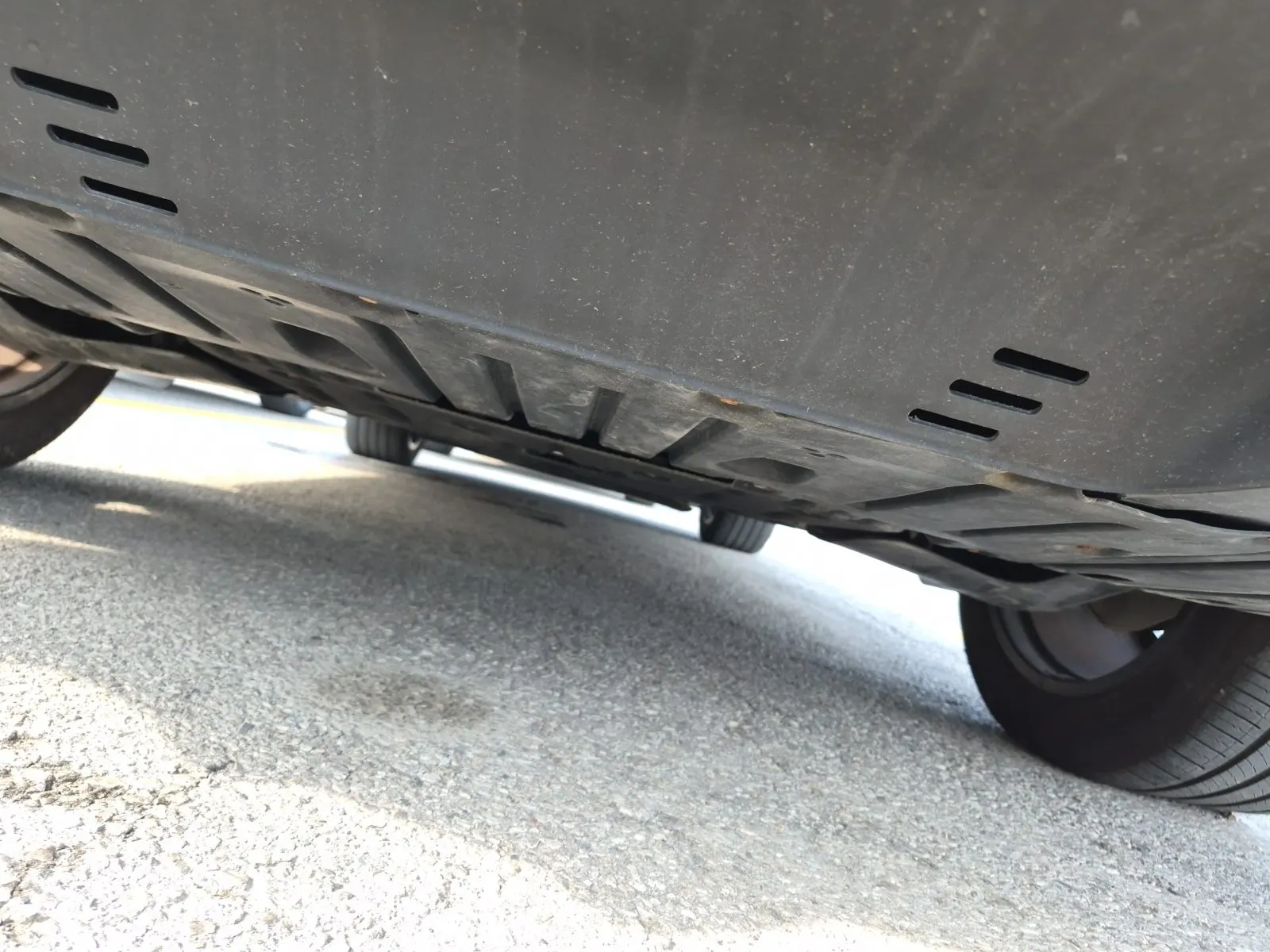 Undercarriage - Rear Photo