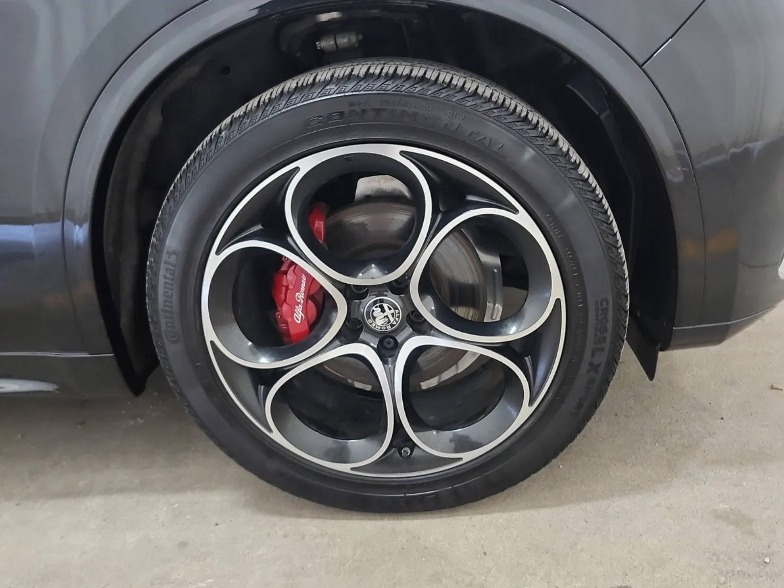 Right Front Wheel/Tire Photo