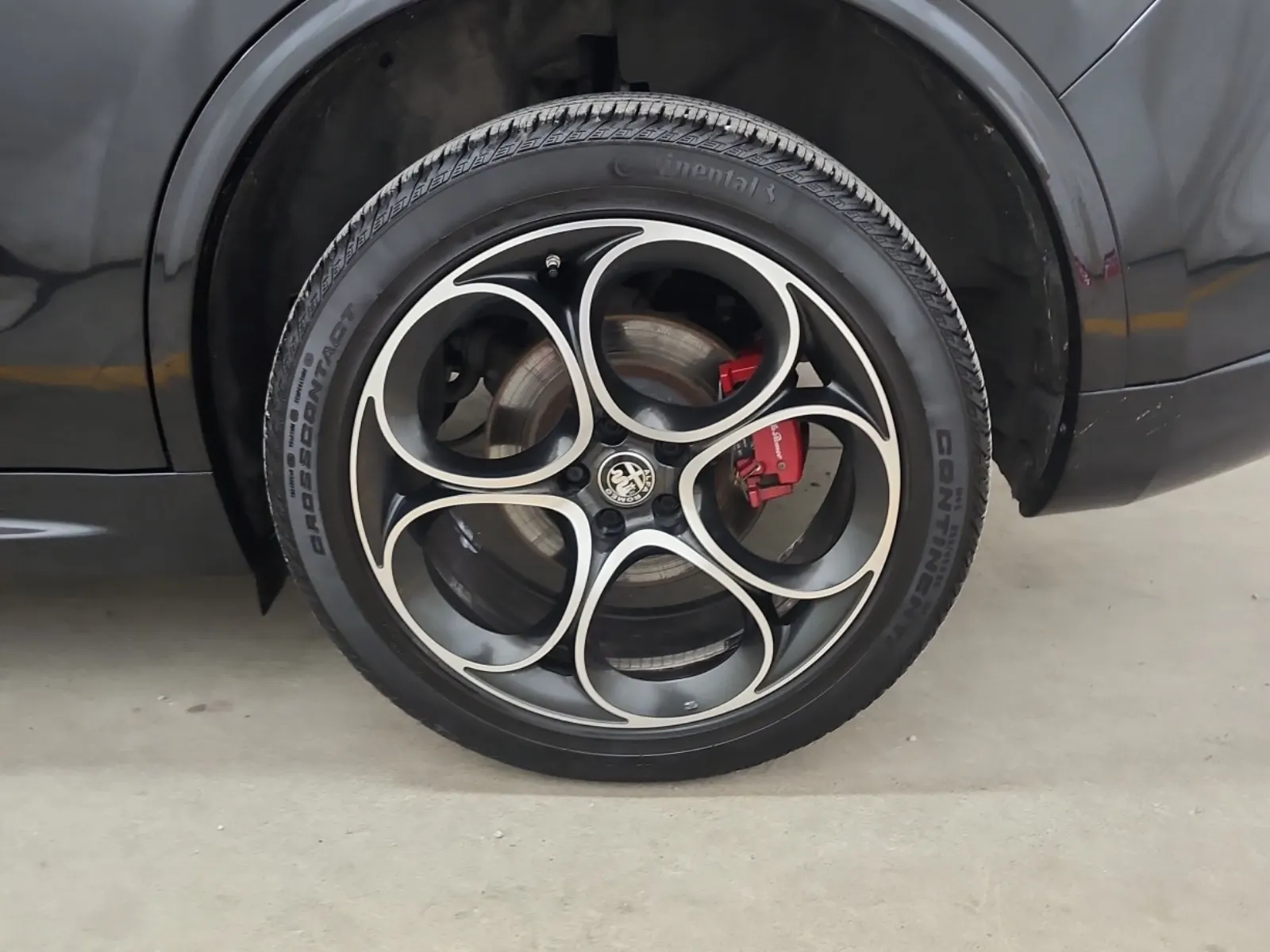 Left Rear Wheel/Tire Photo
