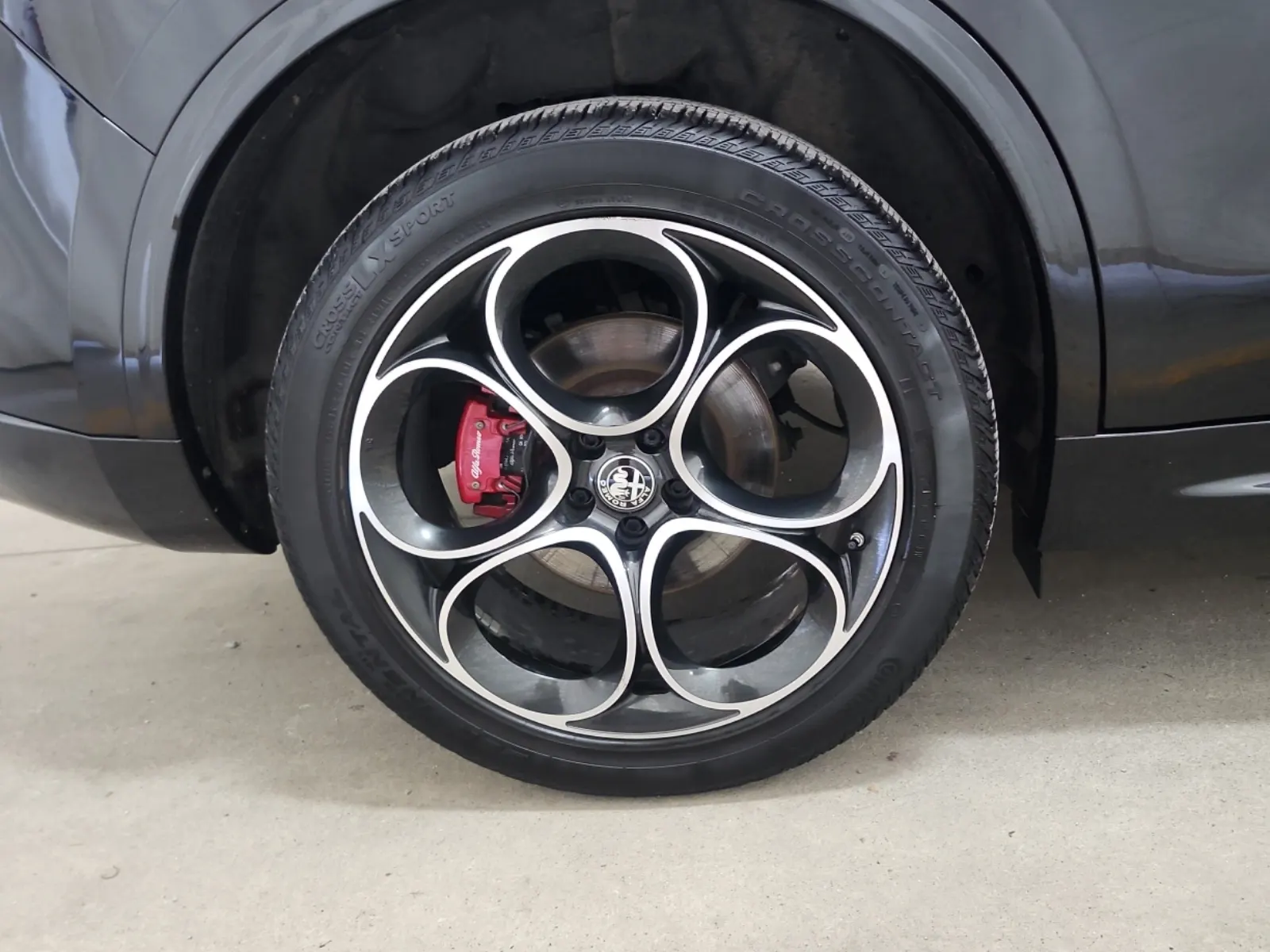 Right Rear Wheel/Tire Photo
