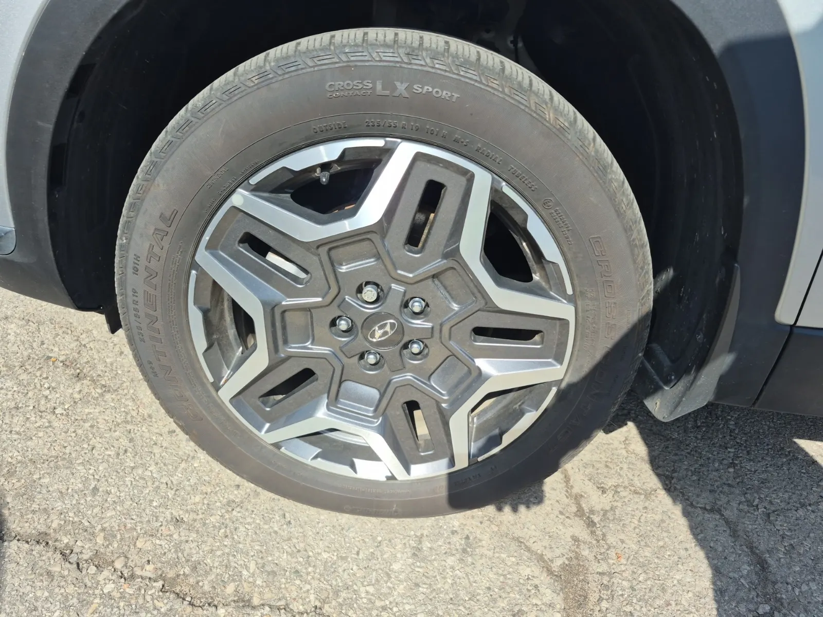 Front driver wheel/tire photo
