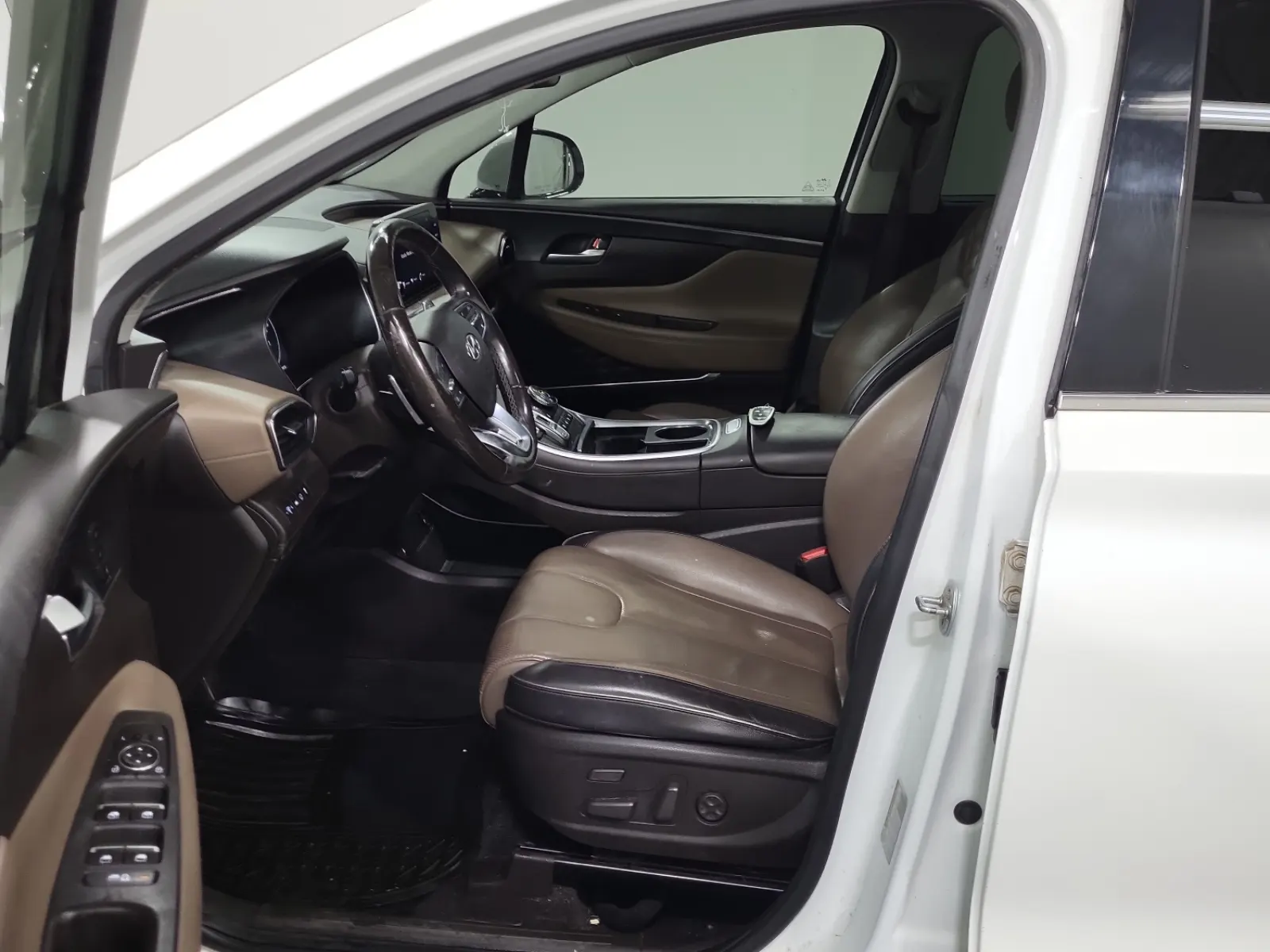 Front Interior Photo