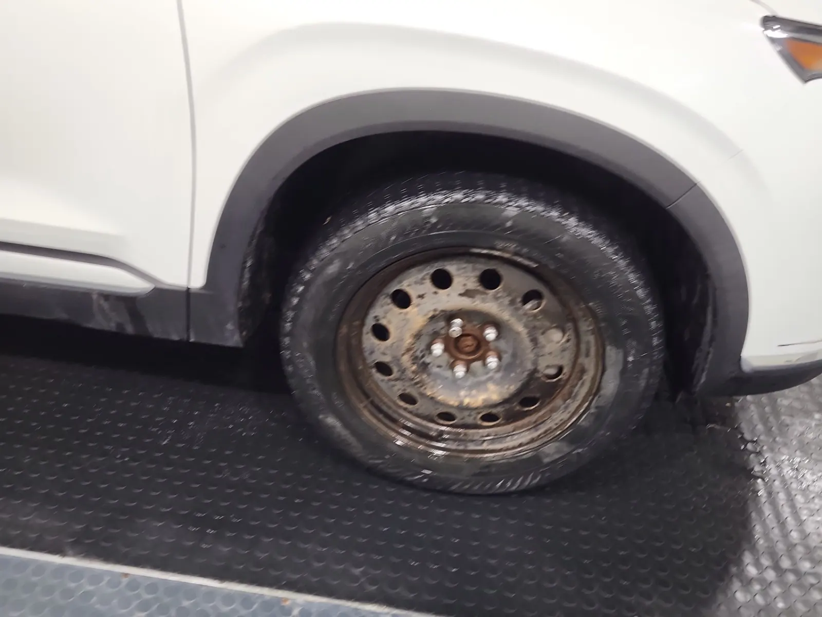 Right Front Wheel/Tire Photo