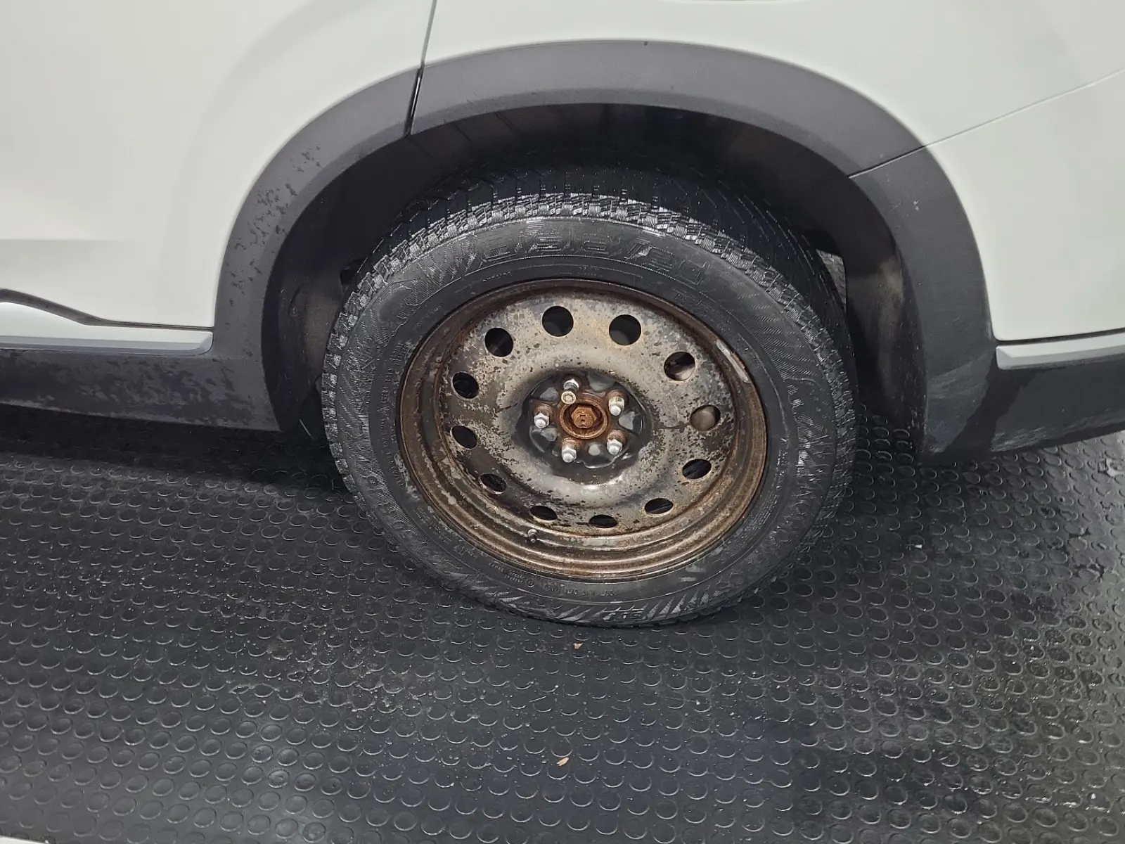Left Rear Wheel/Tire Photo