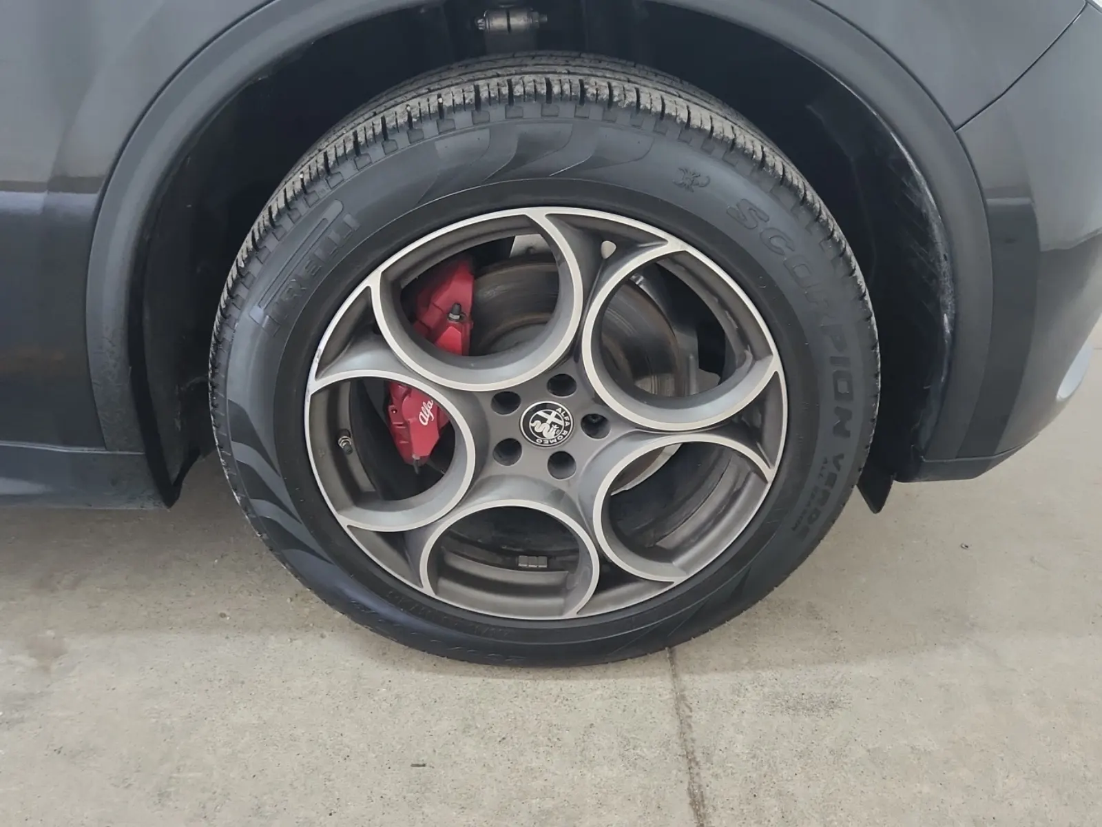 Right Front Wheel/Tire Photo