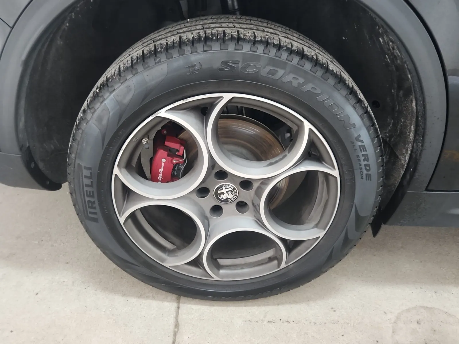 Right Rear Wheel/Tire Photo