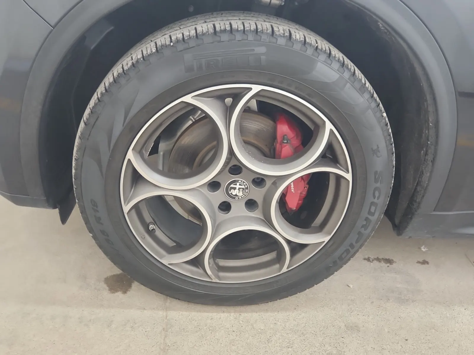 Front driver wheel/tire photo
