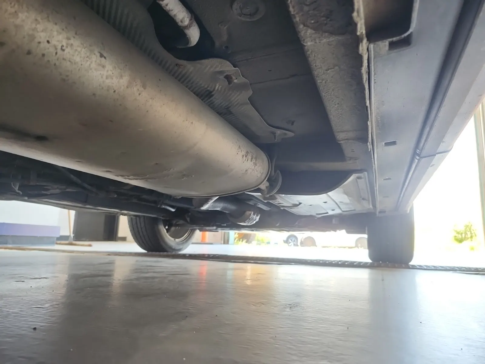 Undercarriage - Passenger Photo