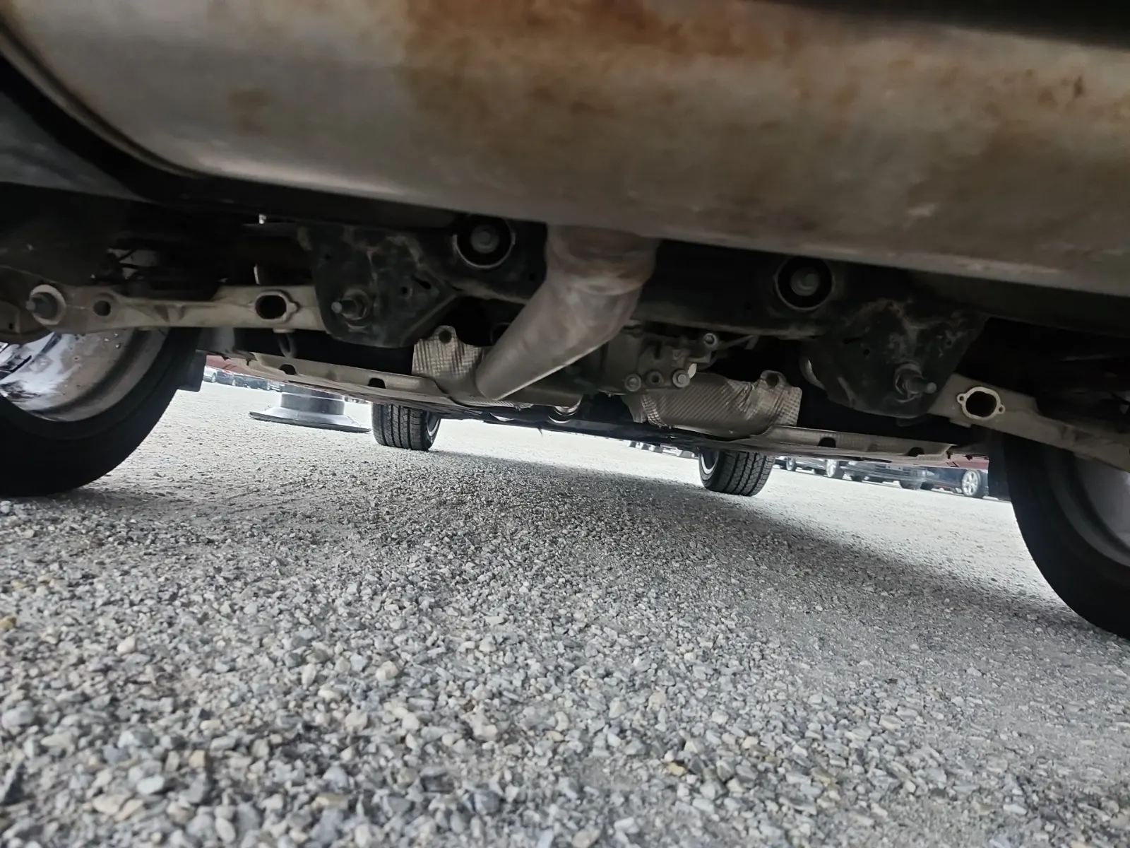 Undercarriage - Rear Photo