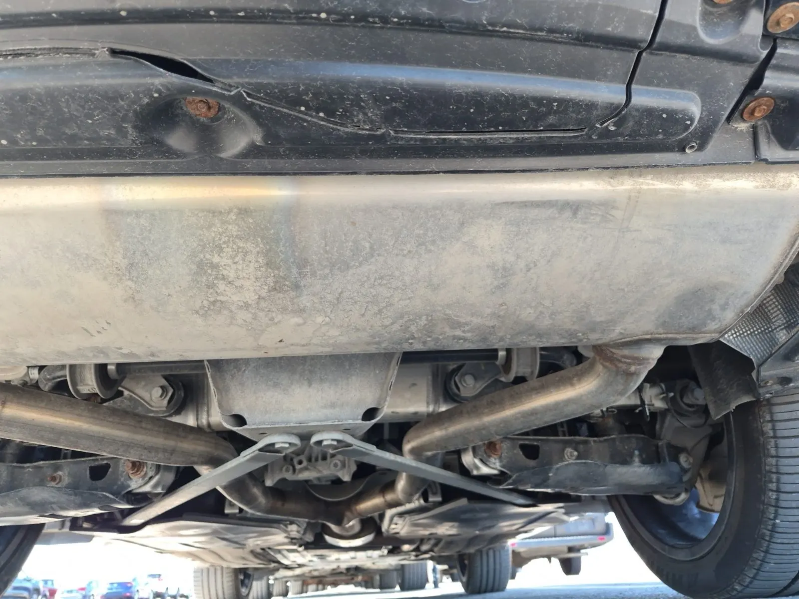 Undercarriage - Rear Photo