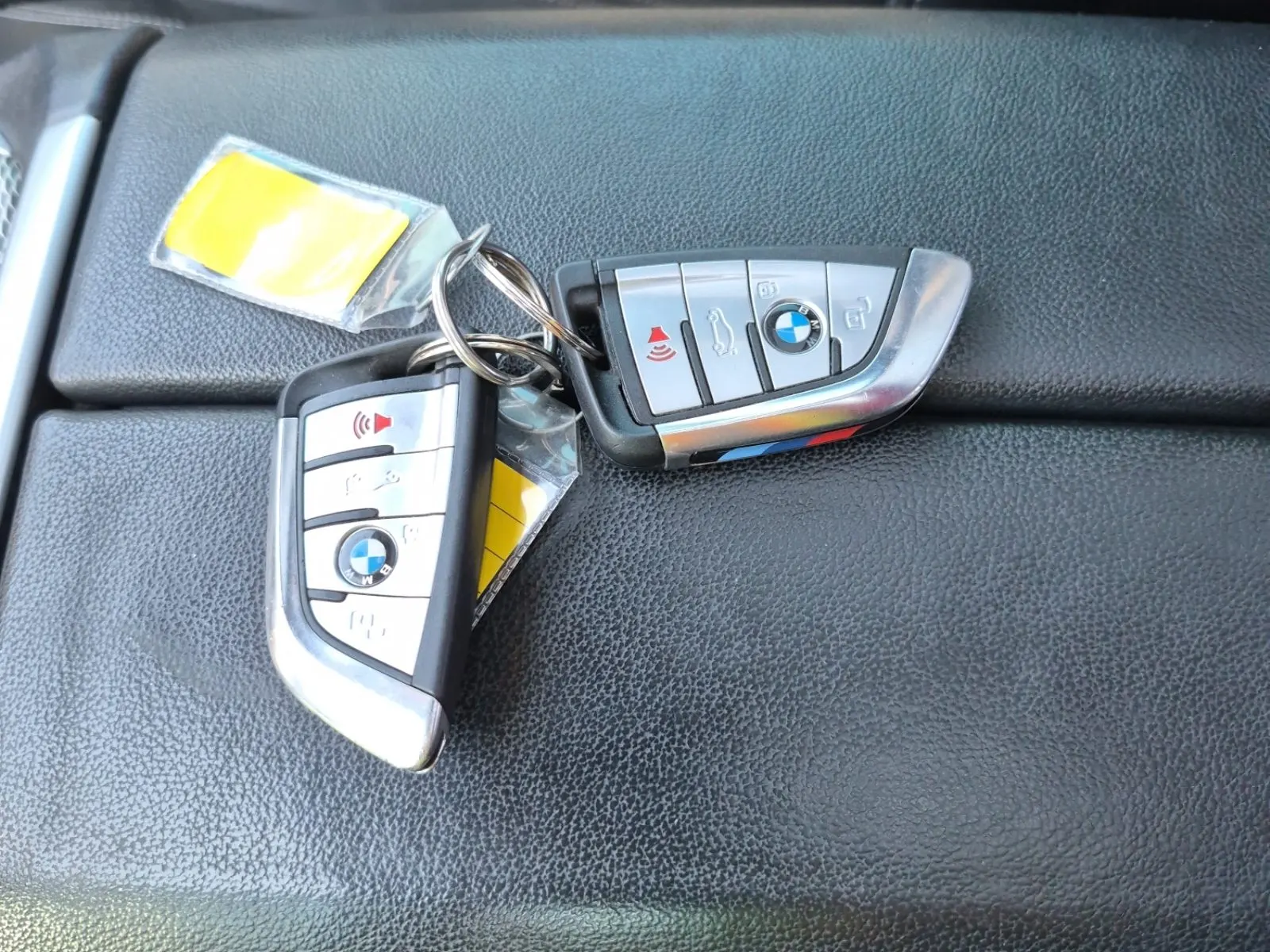 Keys/Fobs/Manual Photo