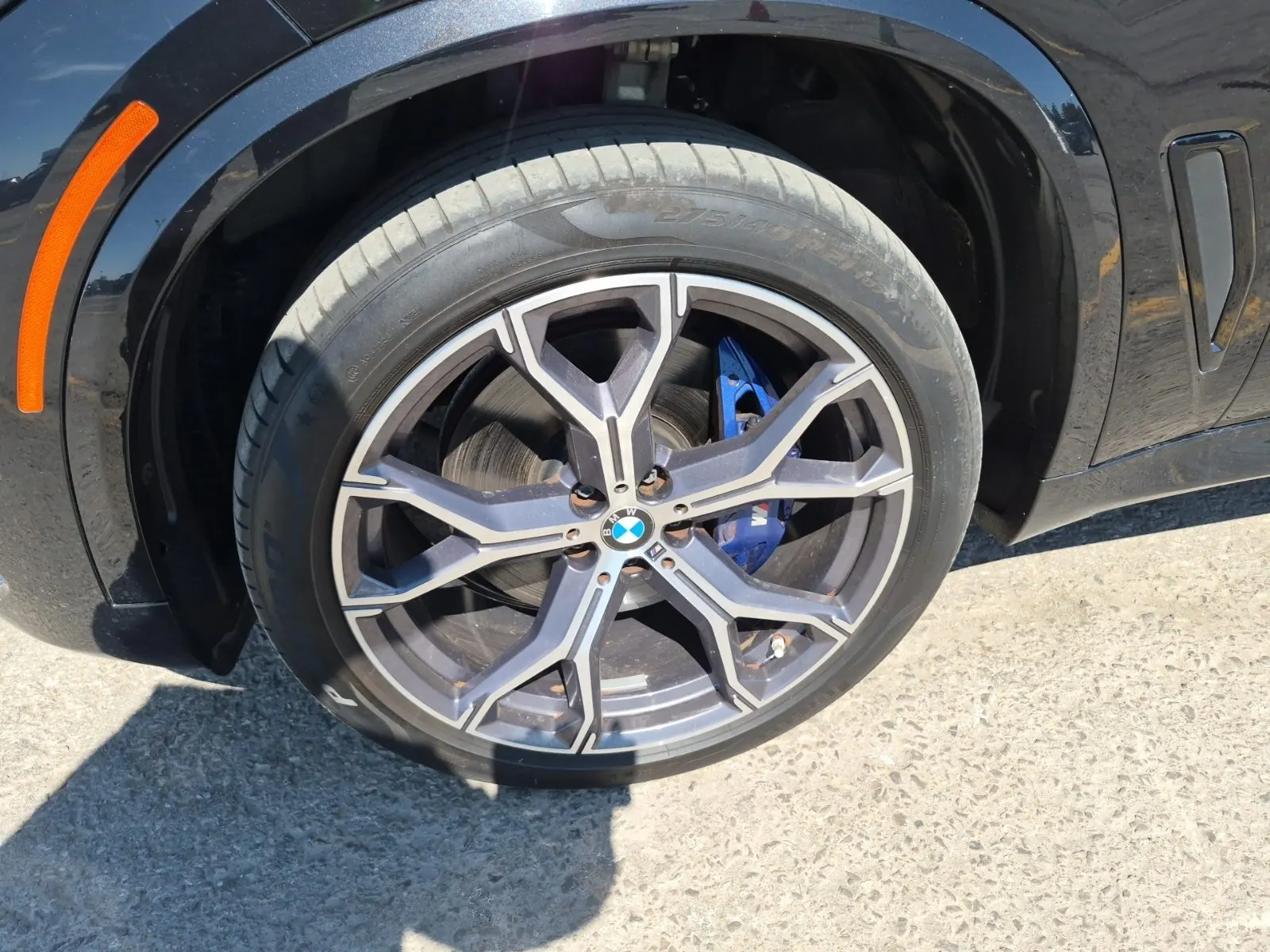 Front driver wheel/tire photo