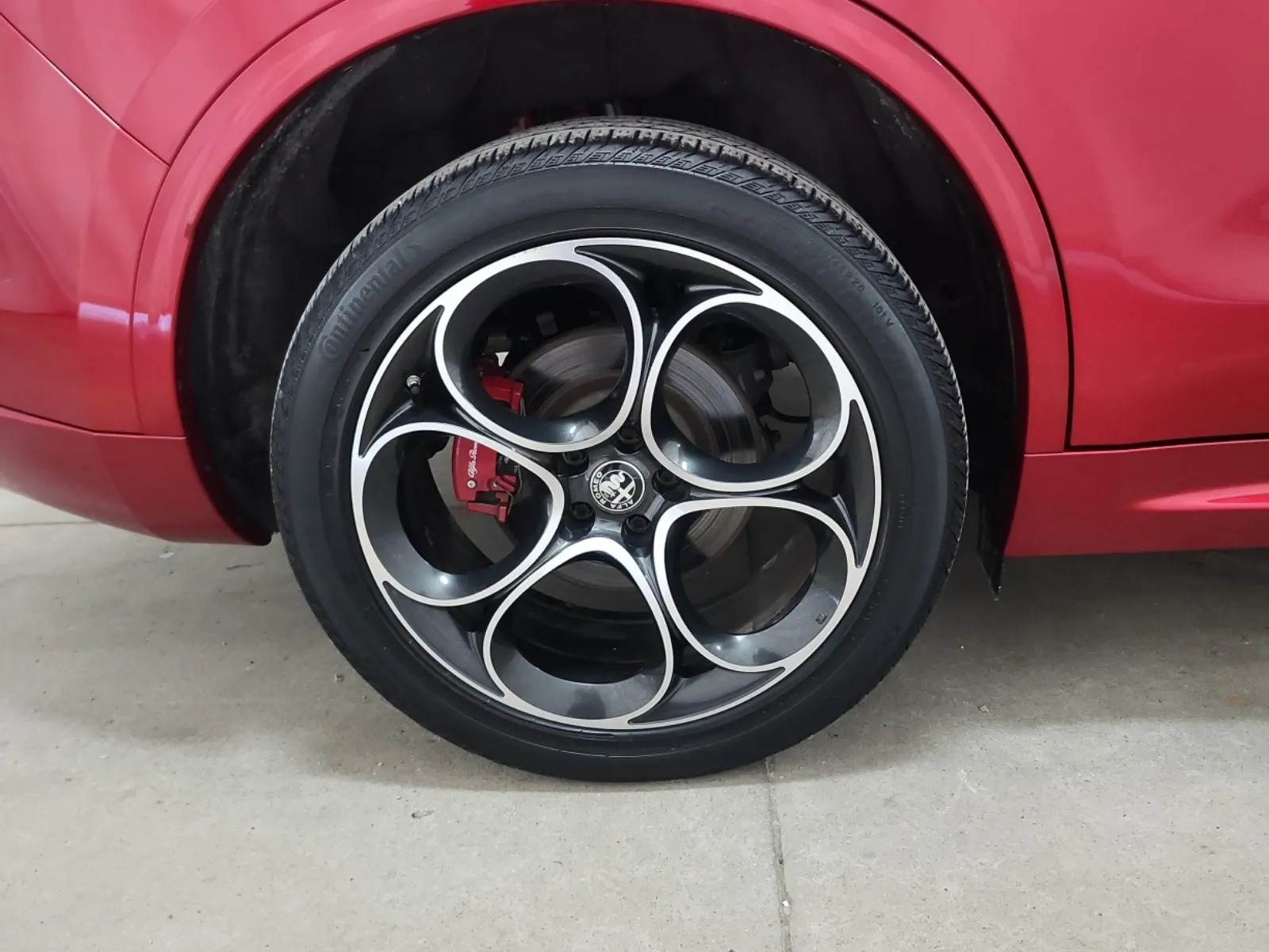 Right Rear Wheel/Tire Photo
