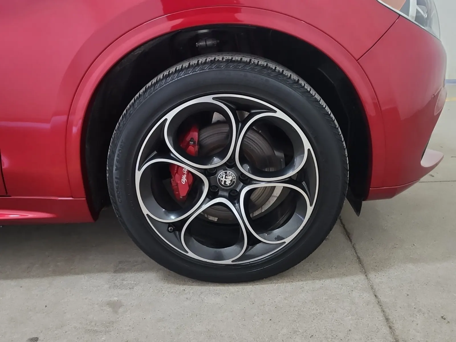 Right Front Wheel/Tire Photo