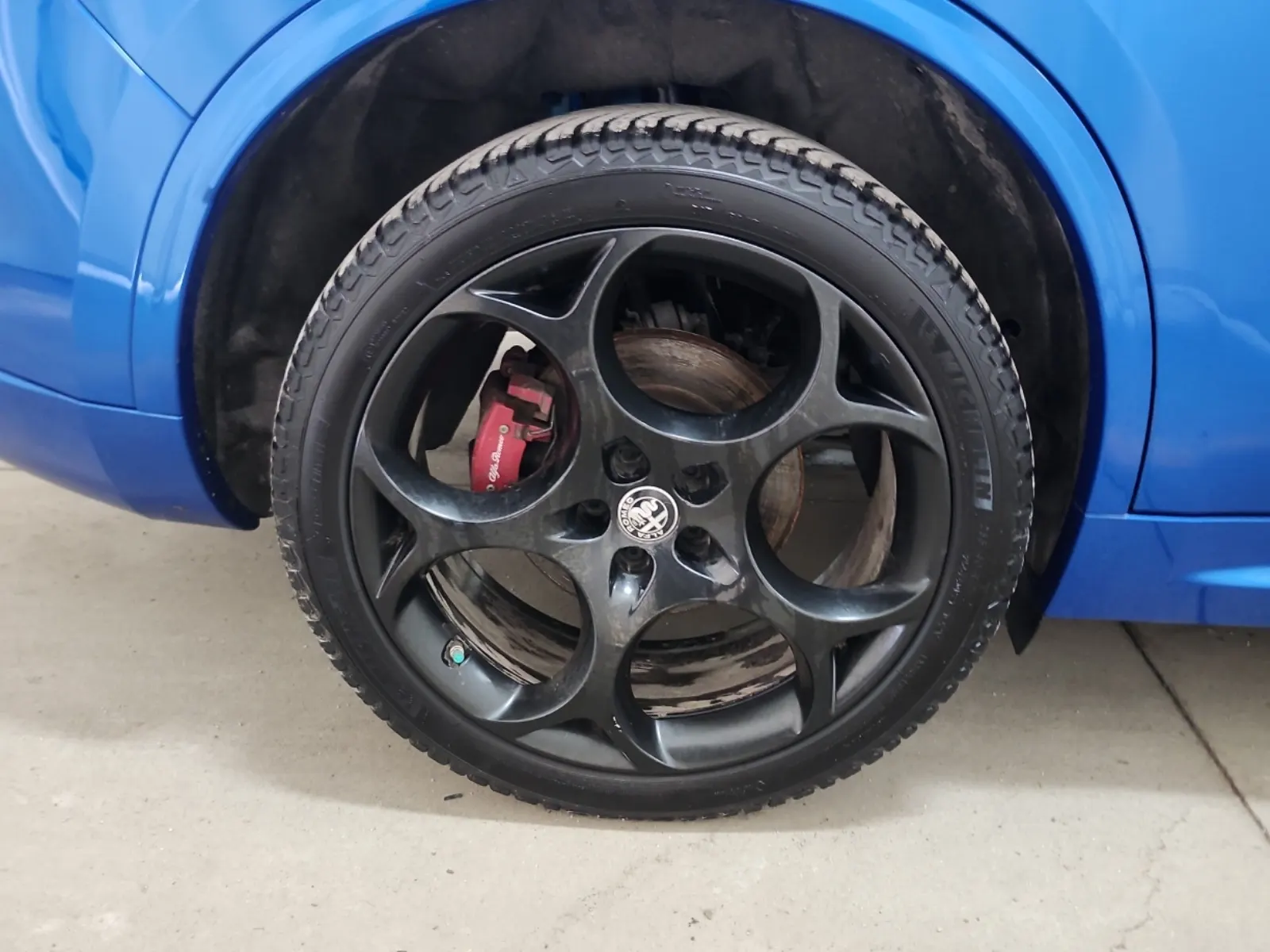 Right Rear Wheel/Tire Photo