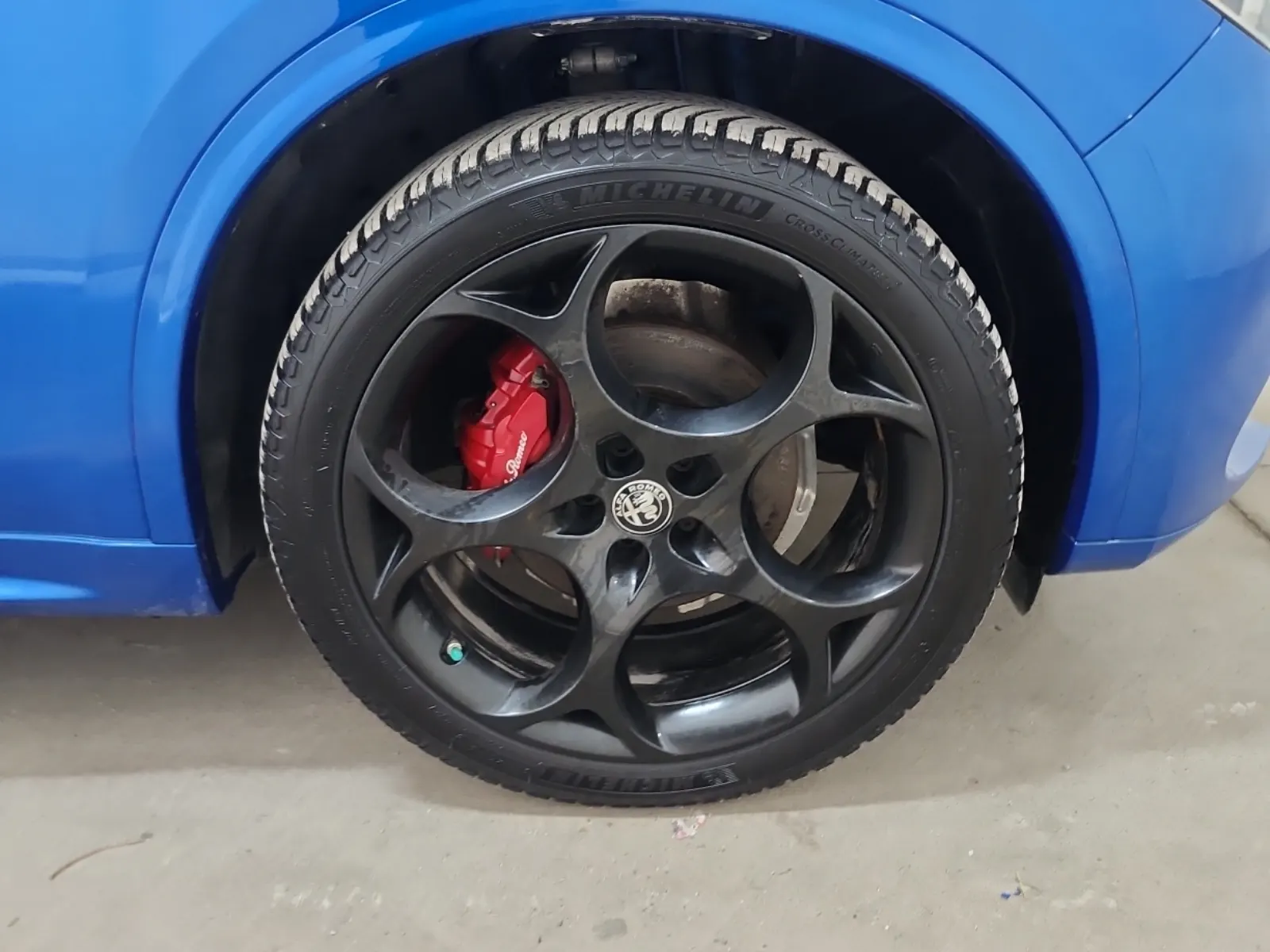 Right Front Wheel/Tire Photo