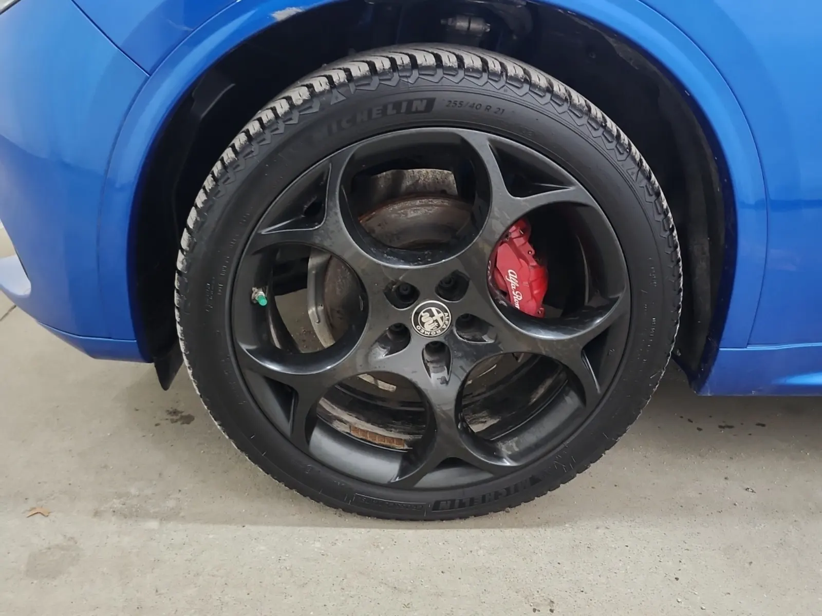 Front driver wheel/tire photo