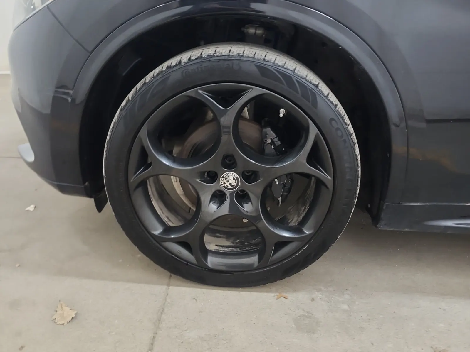 Front driver wheel/tire photo