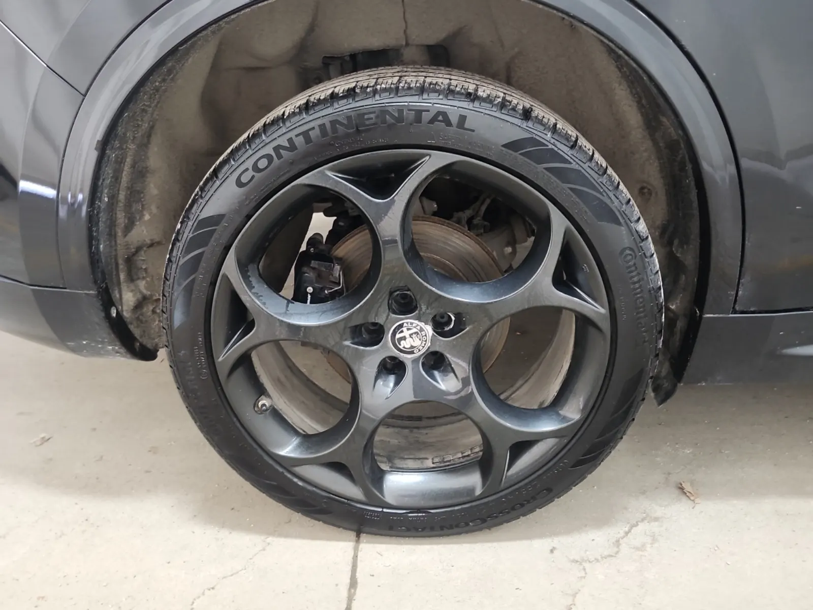 Right Rear Wheel/Tire Photo