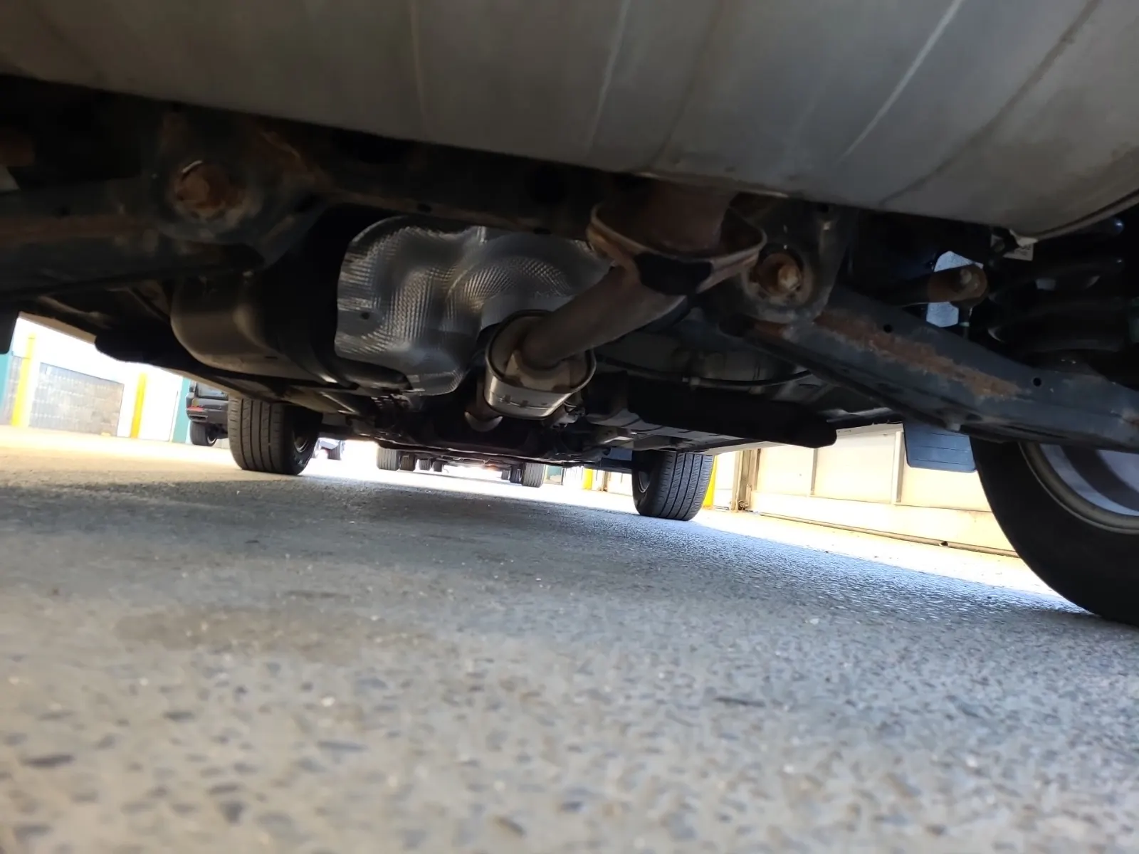 Undercarriage - Rear Photo