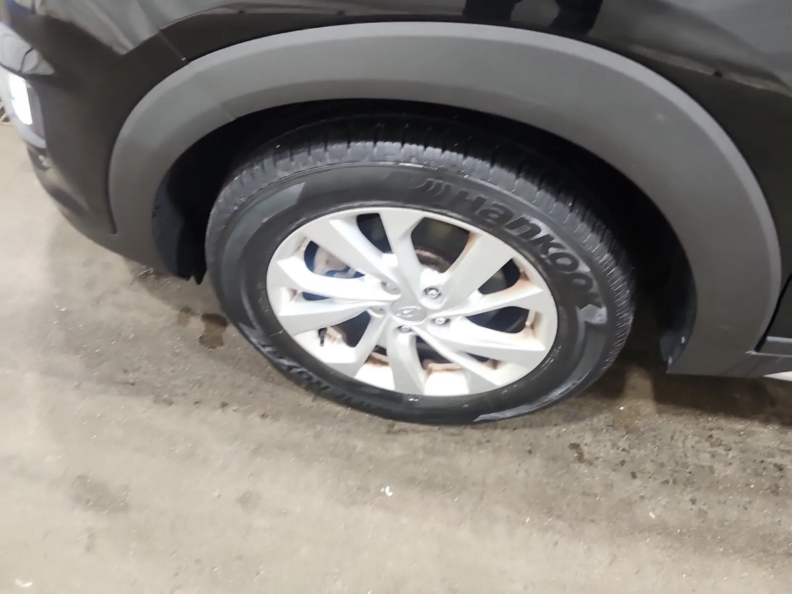 Front driver wheel/tire photo